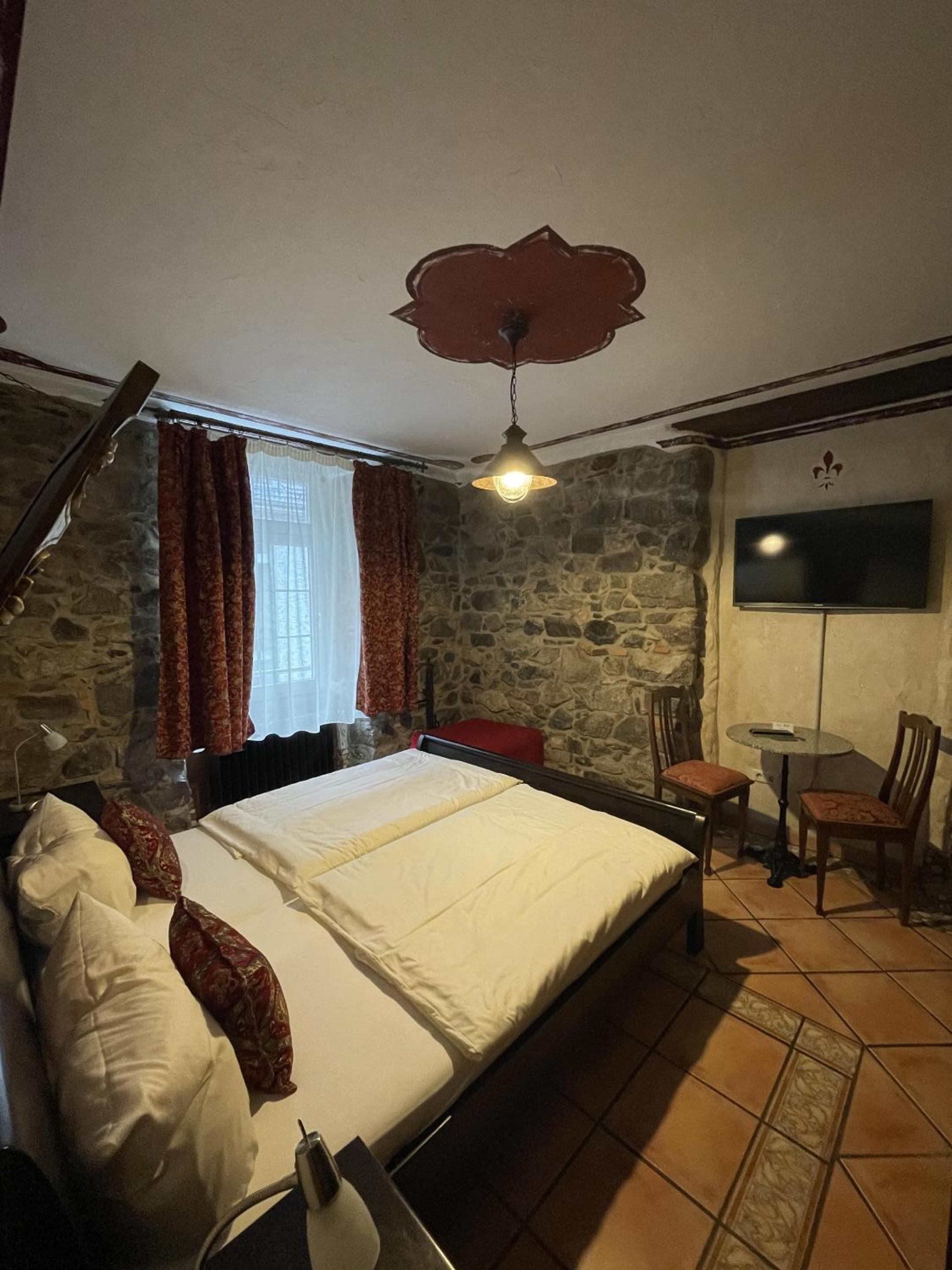 Deluxe Double Room with Shower - Photo 20