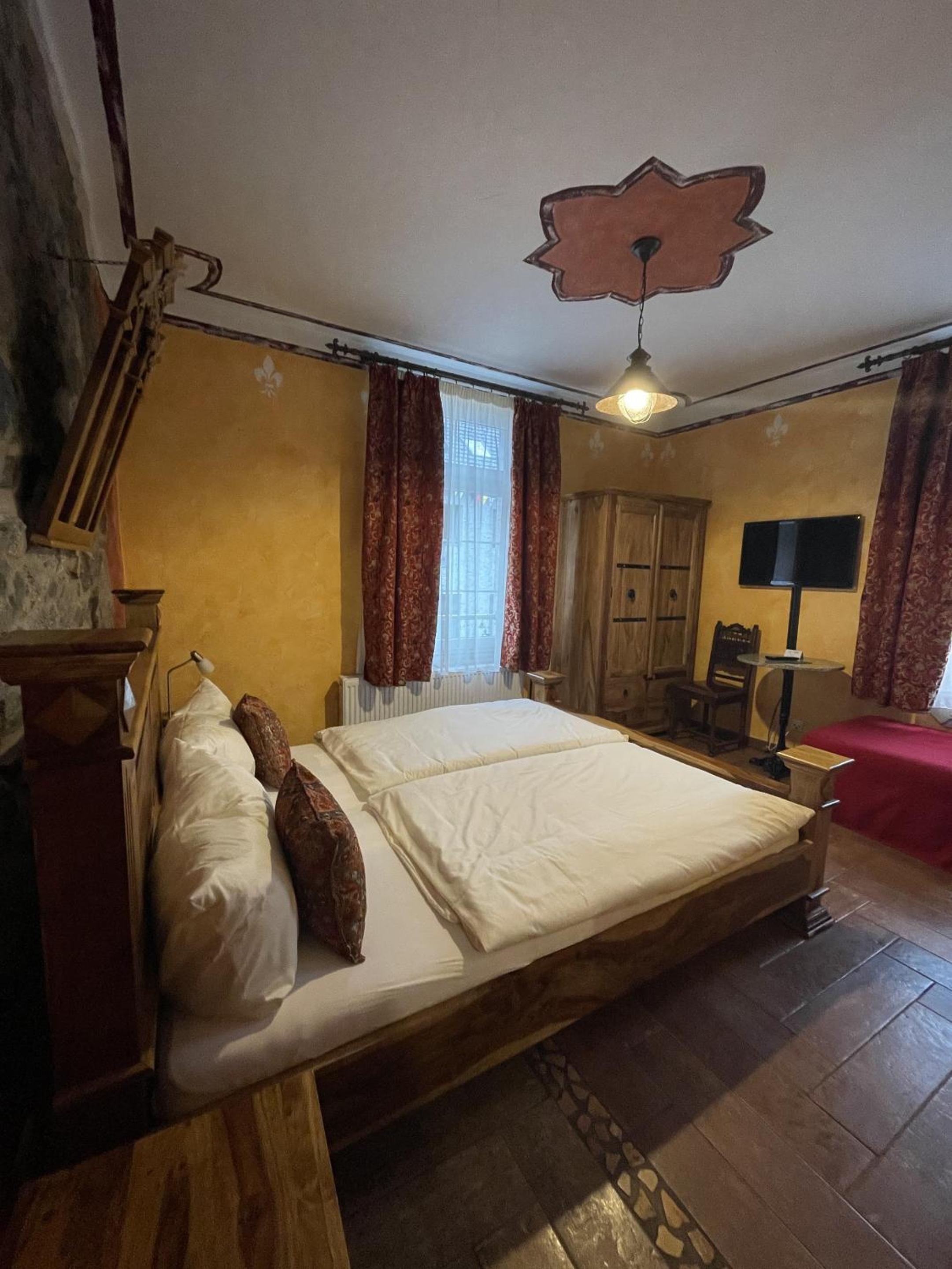 Deluxe Double Room with Shower - Photo 2