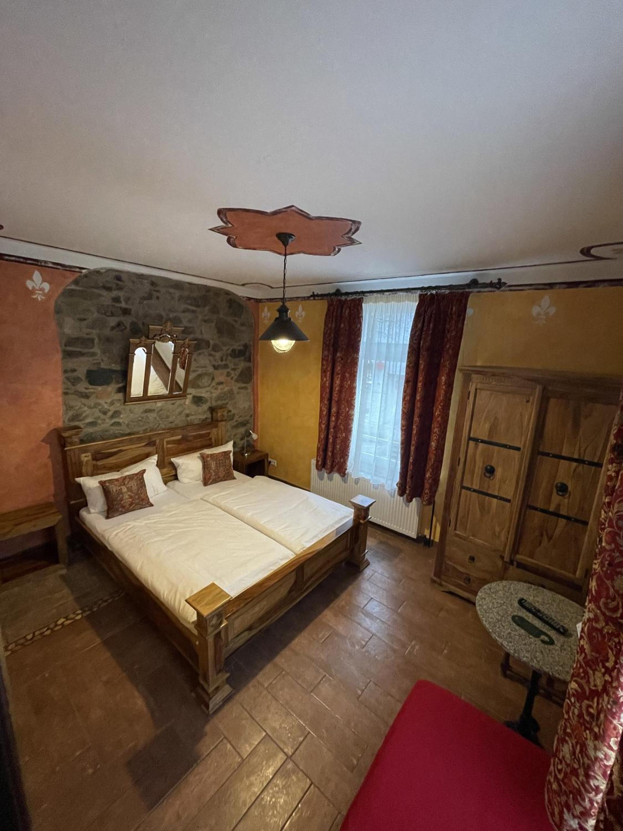 Deluxe Double Room with Shower - Photo 4