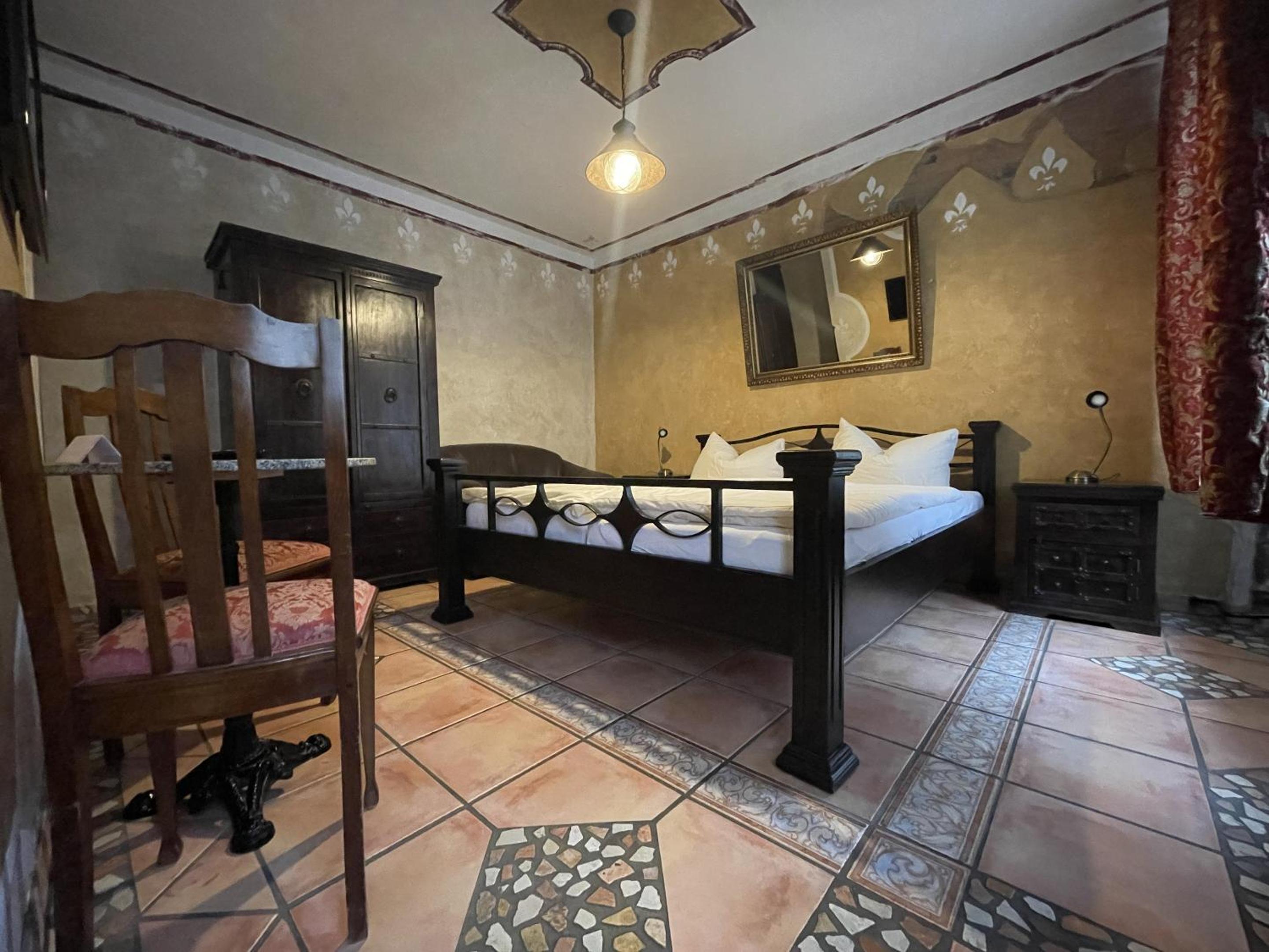 Deluxe Double Room with Shower - Photo 33