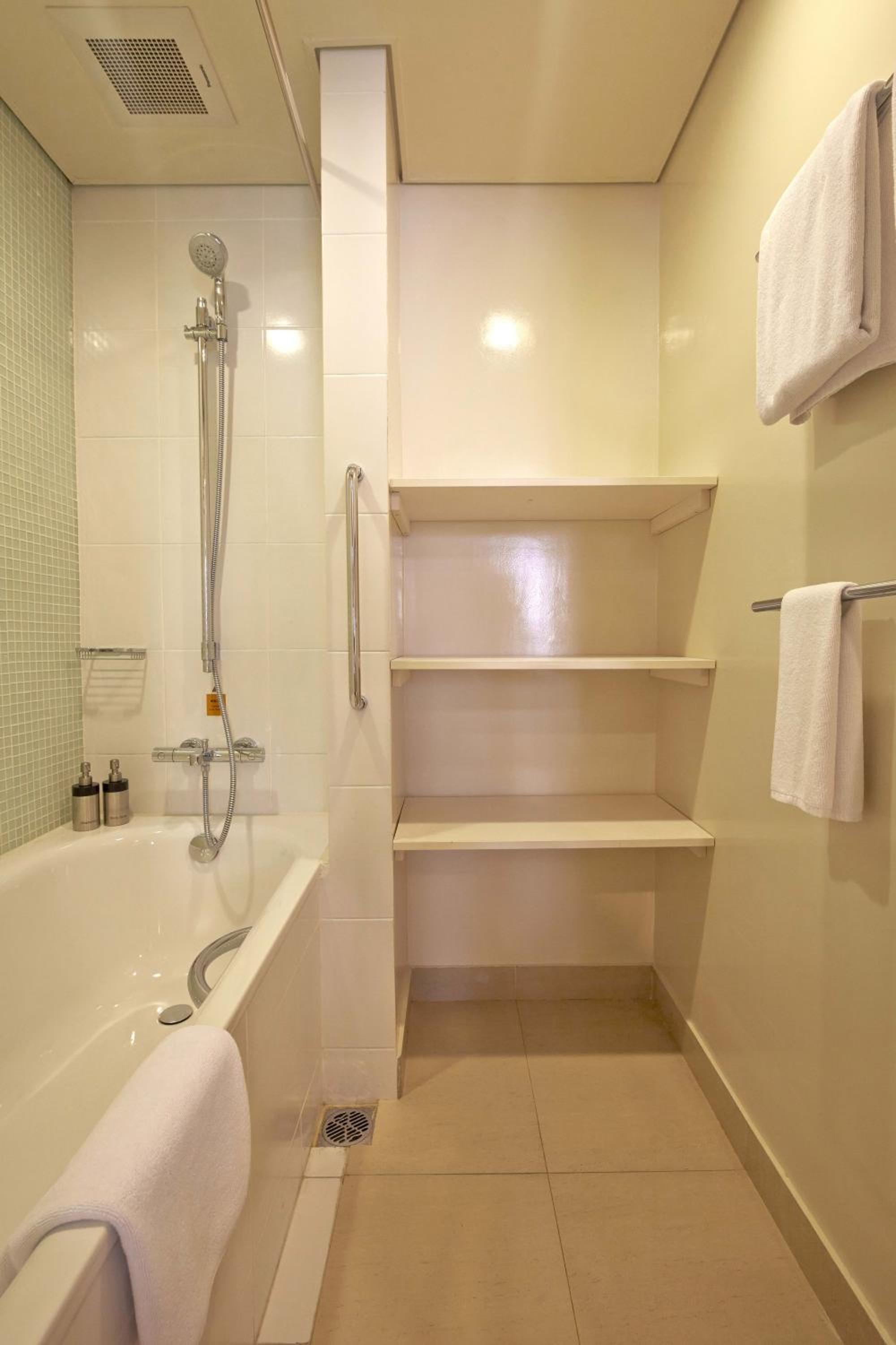 Corner Suite photo 2