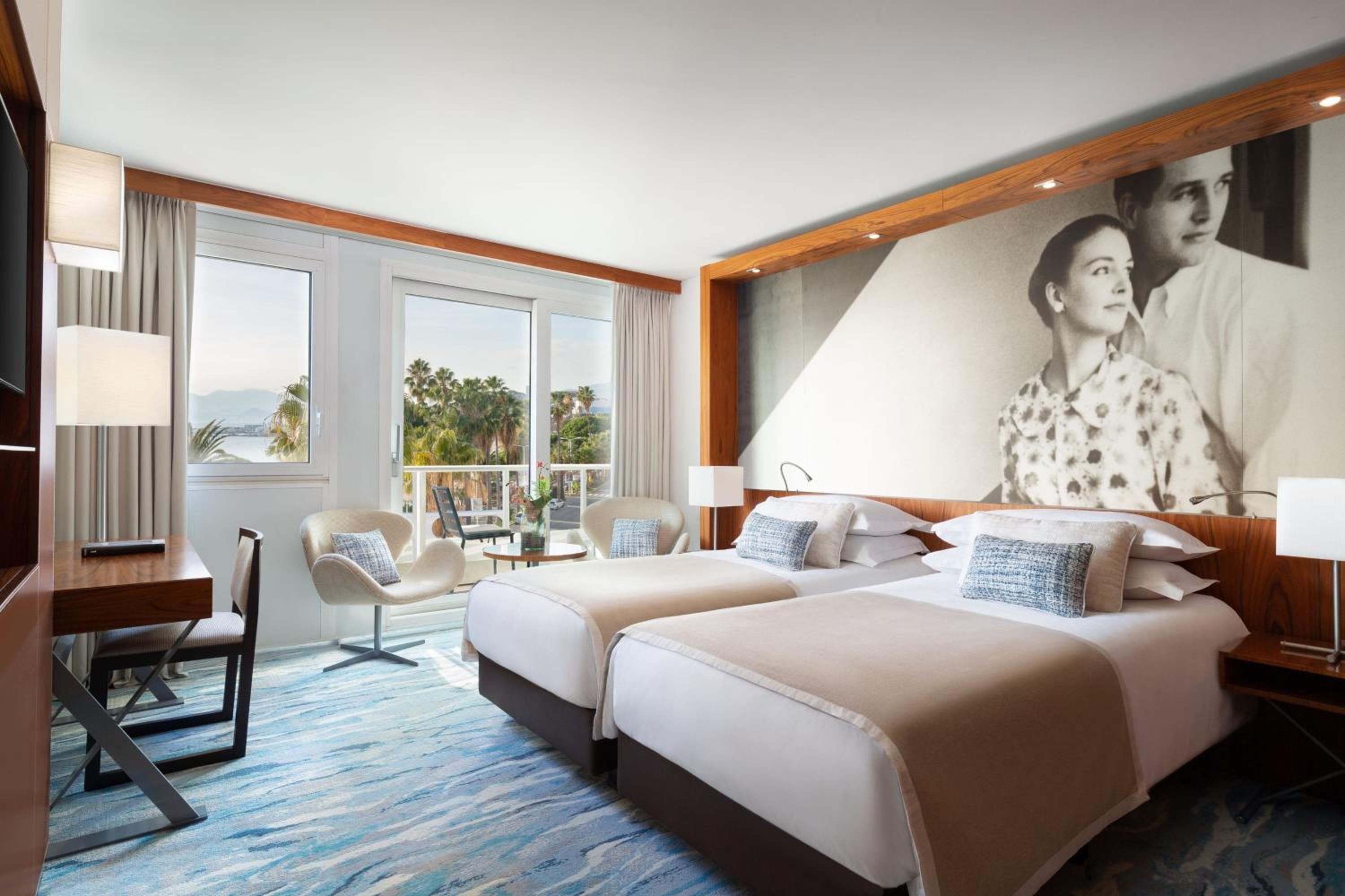Deluxe Twin Room with Partial Sea View - Photo 2
