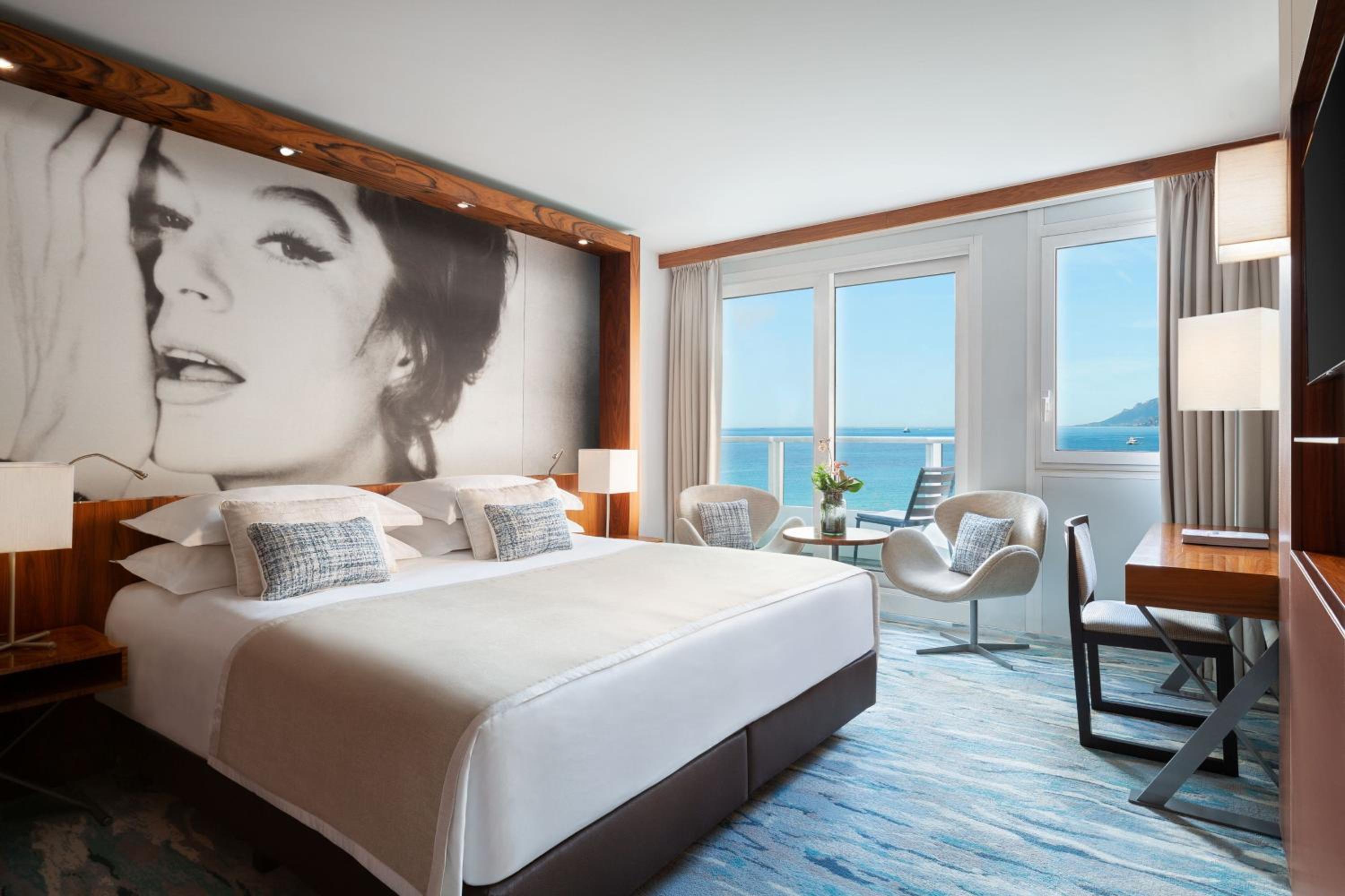 Deluxe Room with Sea View - Photo 1
