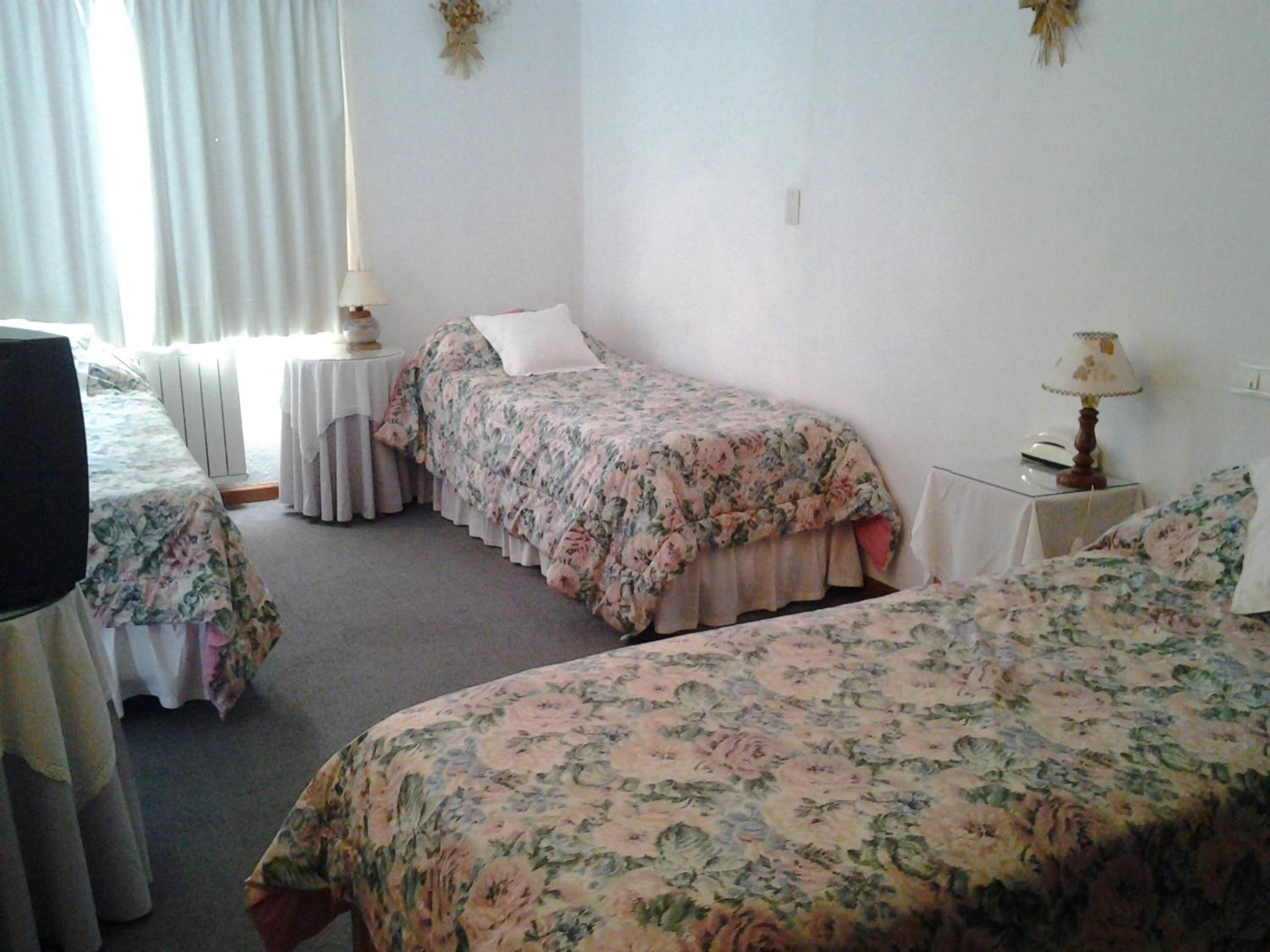 Basic Triple Room photo 2