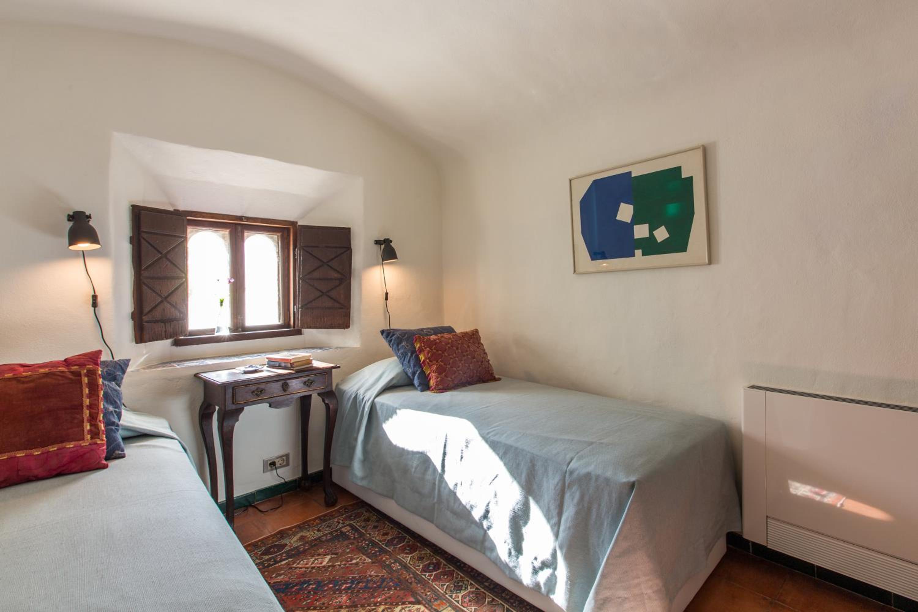Double or Twin Room with City View - Photo 7