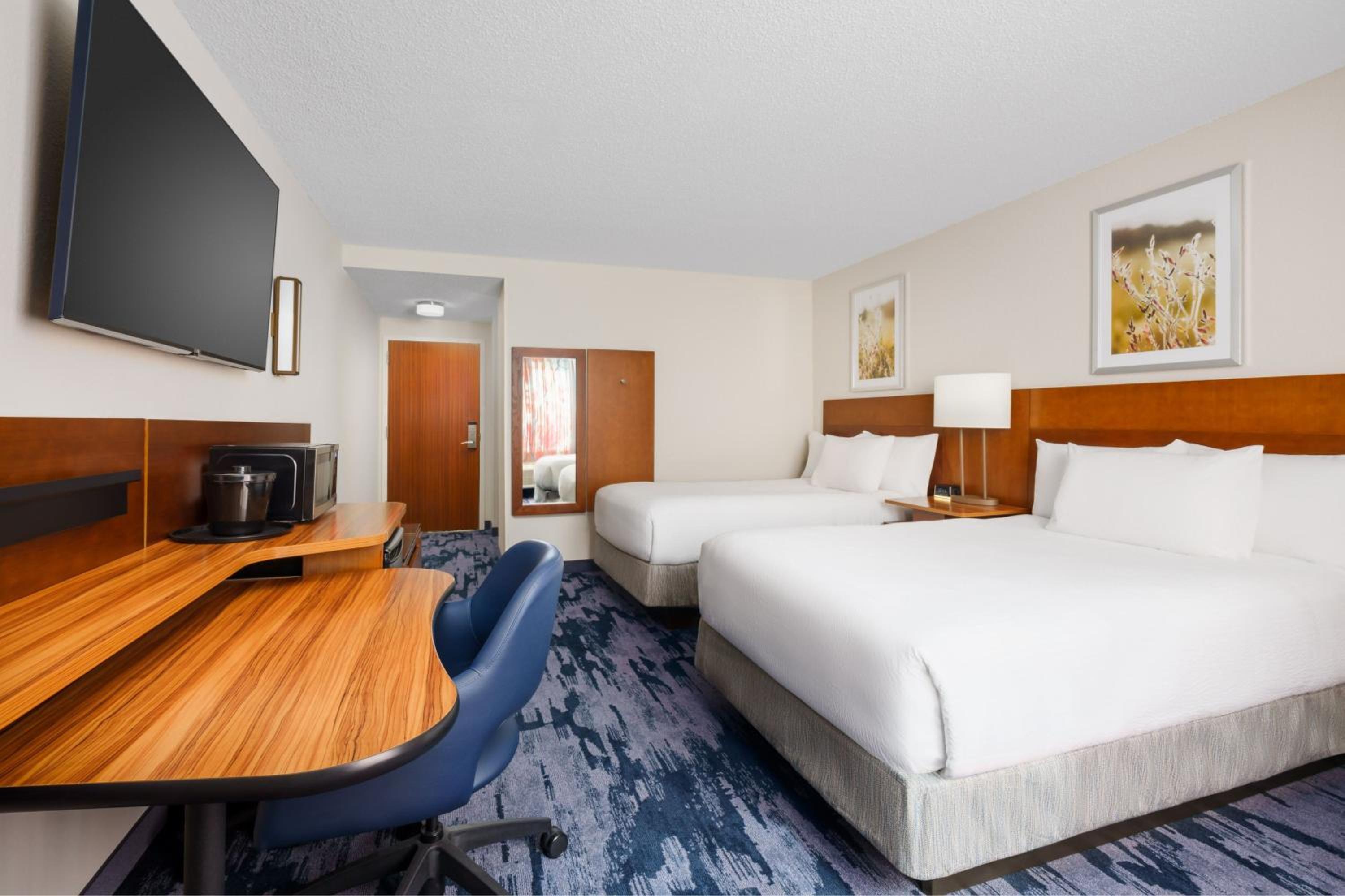 Double Room with Two Double Beds - Photo 2