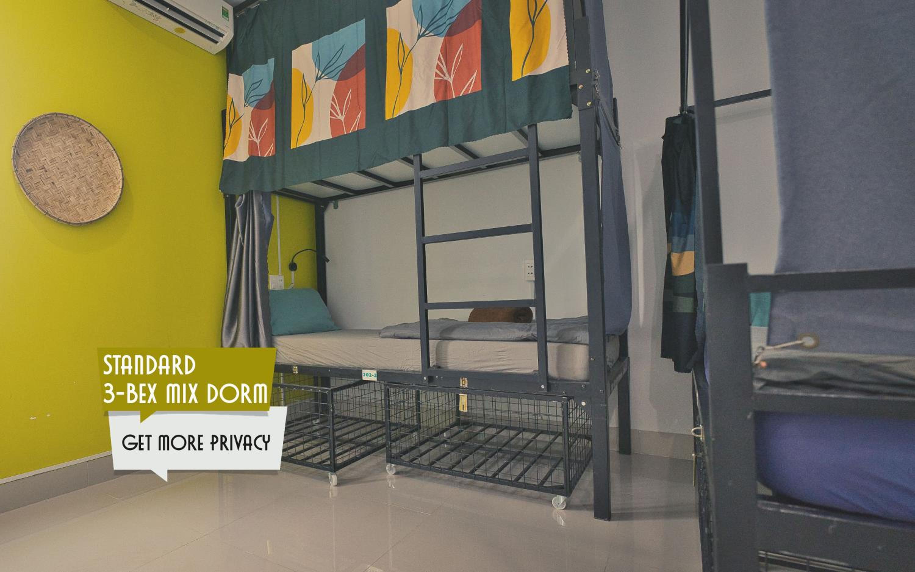 Single Bed in Mixed Dormitory Room