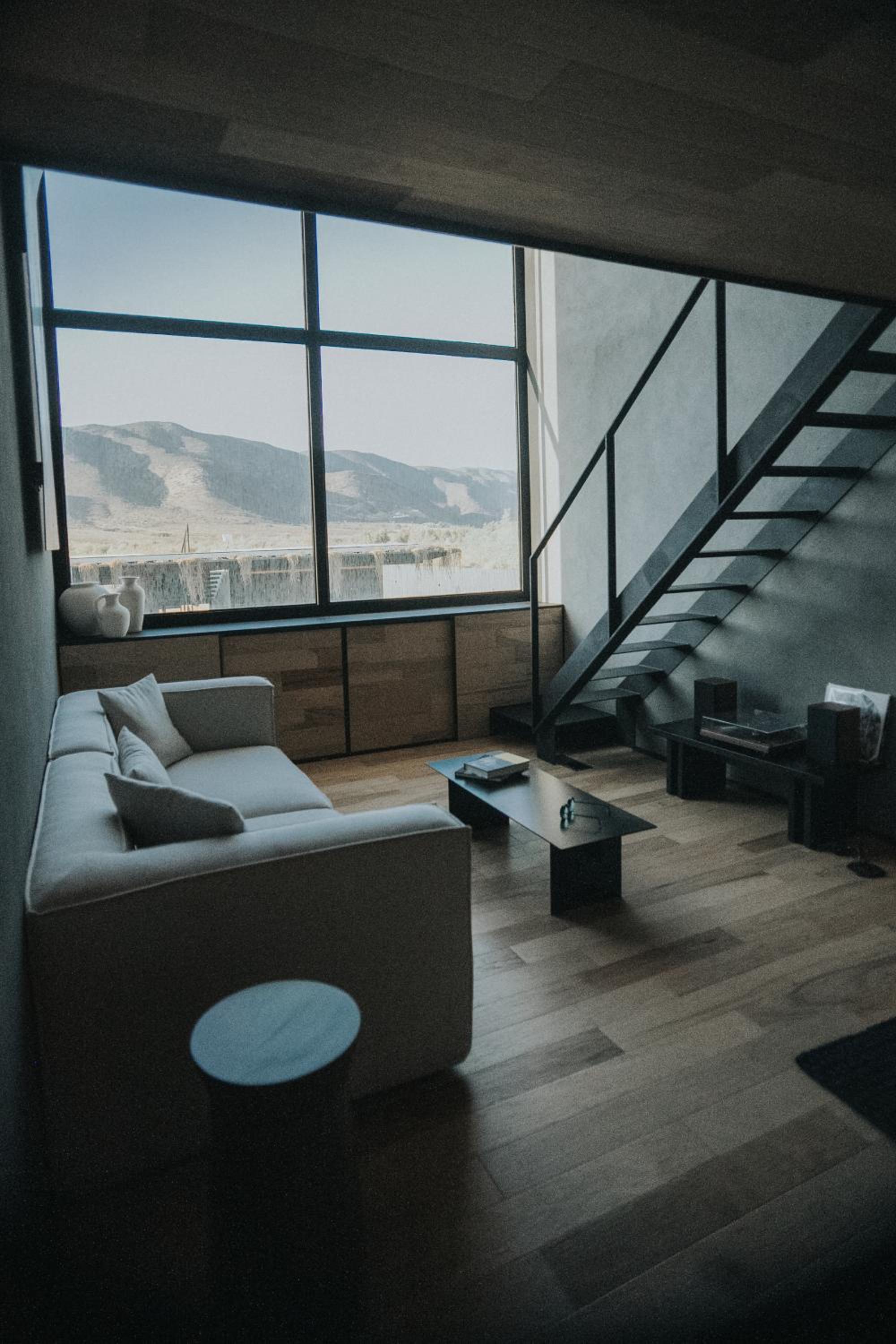 Deluxe Studio