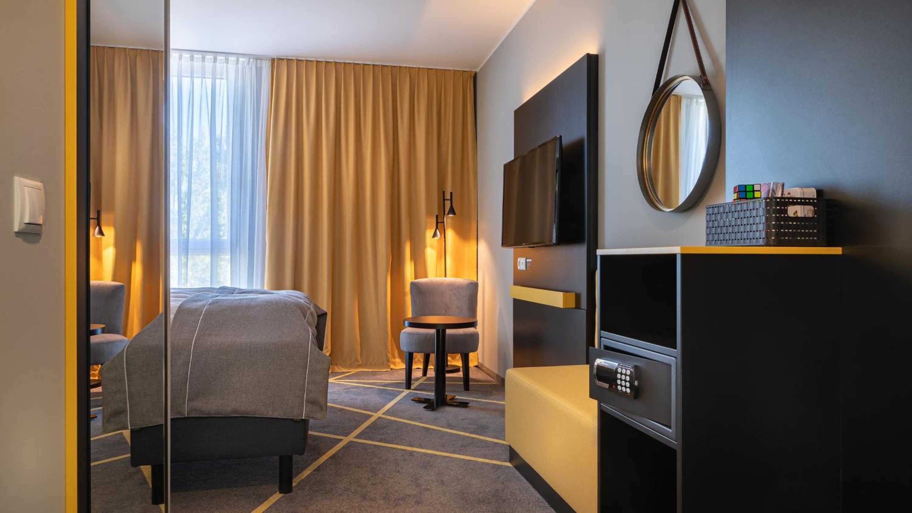 Standard Queen Room - Accessible