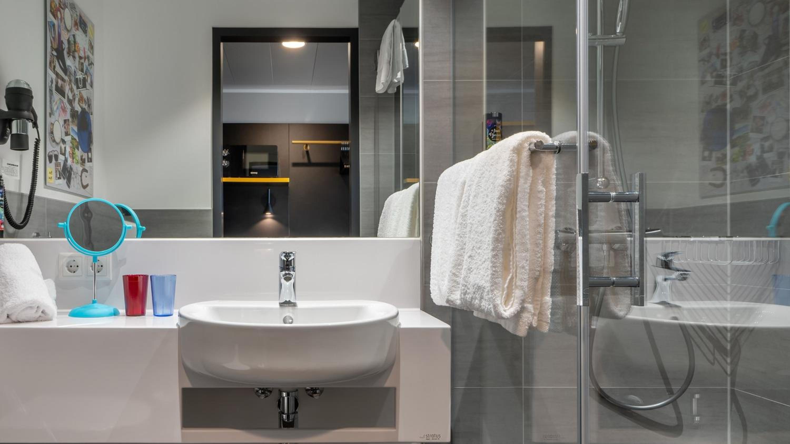 Standard Queen Room with Kitchenette photo 2