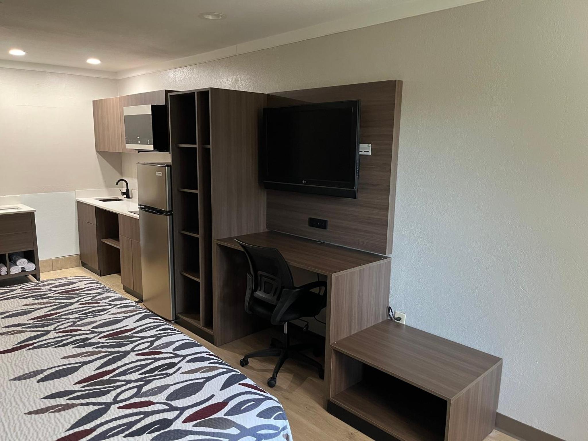 Deluxe King Room with Kitchen Non-Smoking