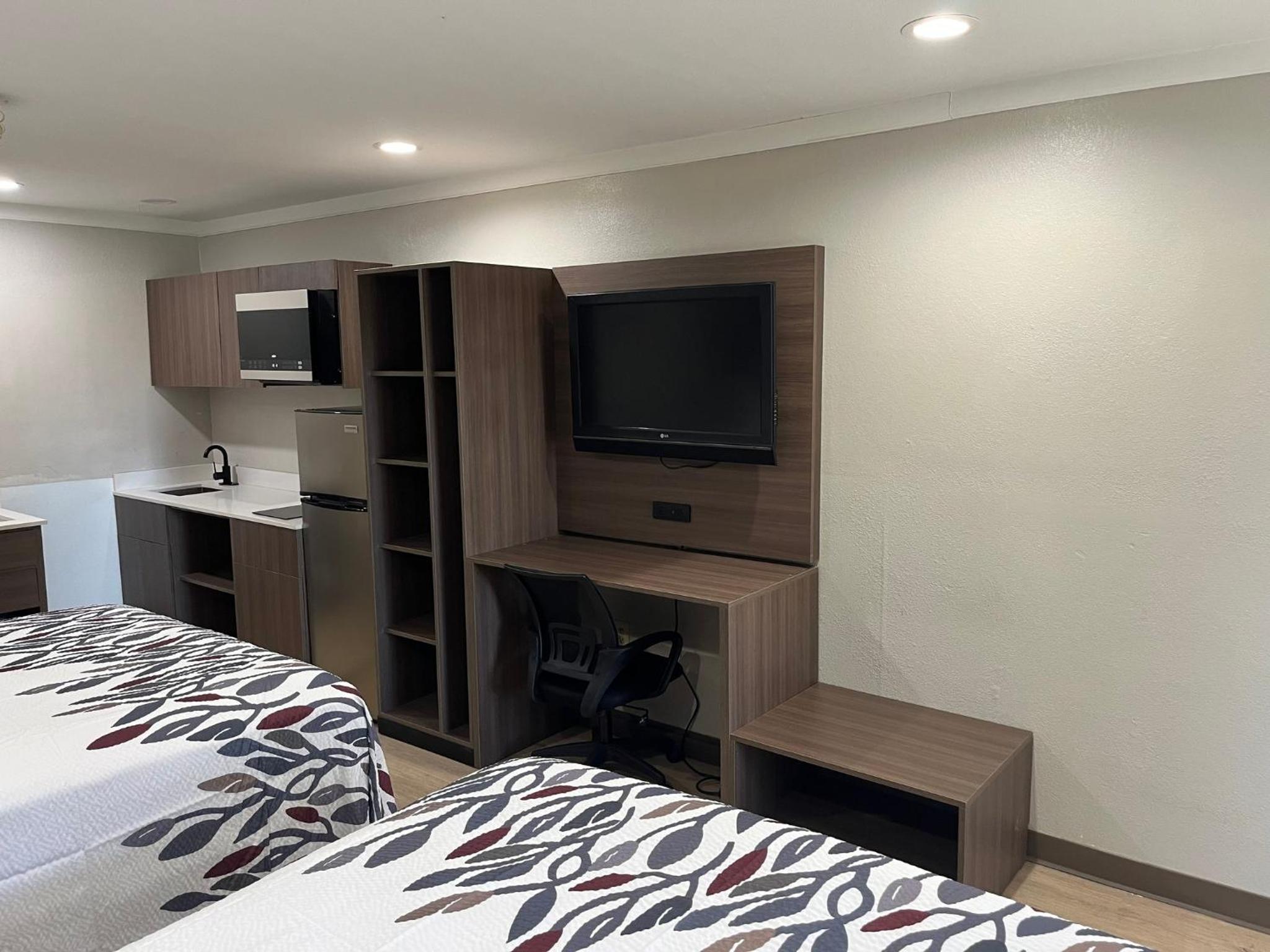 Deluxe Room with Two Queen Beds with Kitchen Smoking
