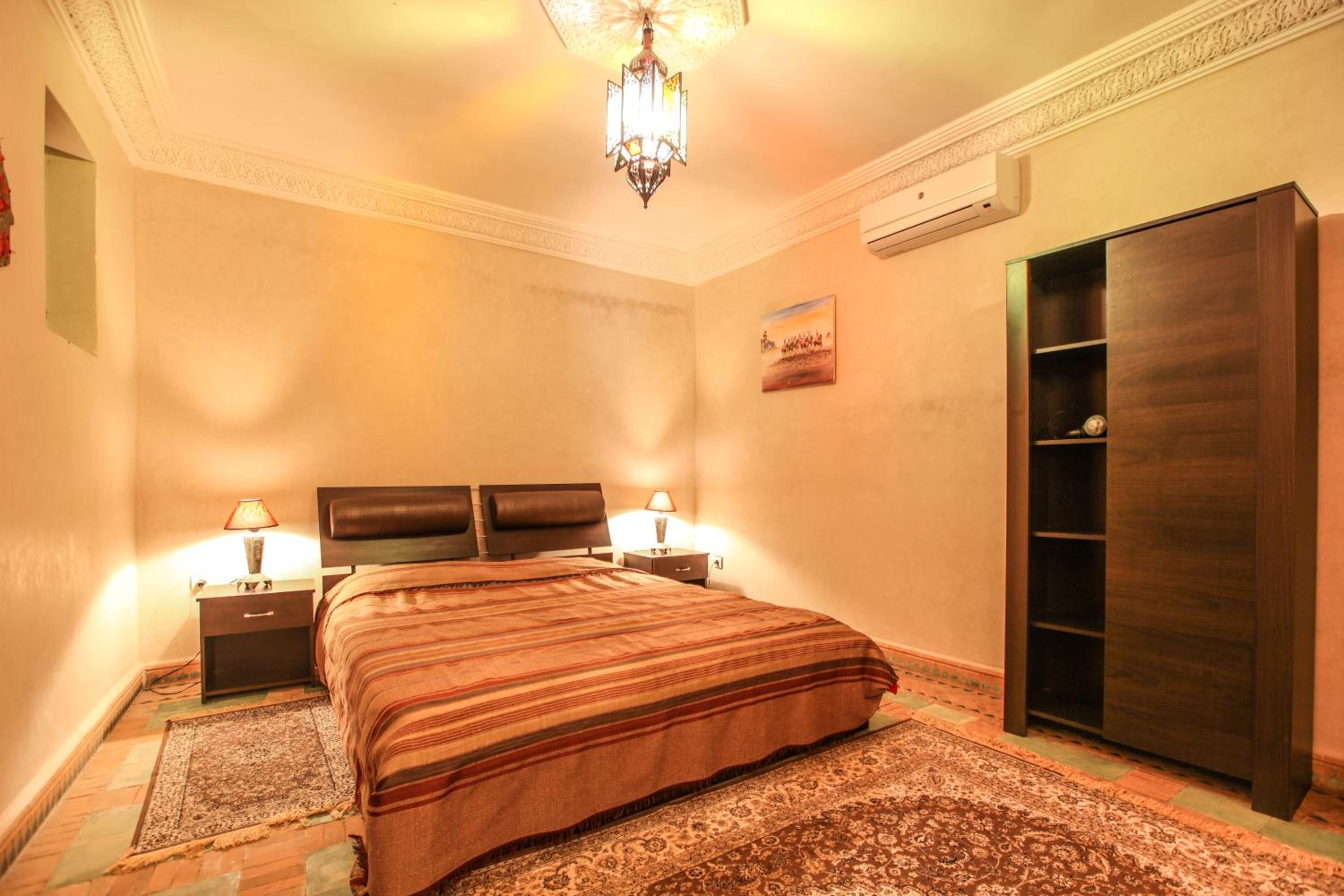 Double Room with Private Bathroom - Photo 19