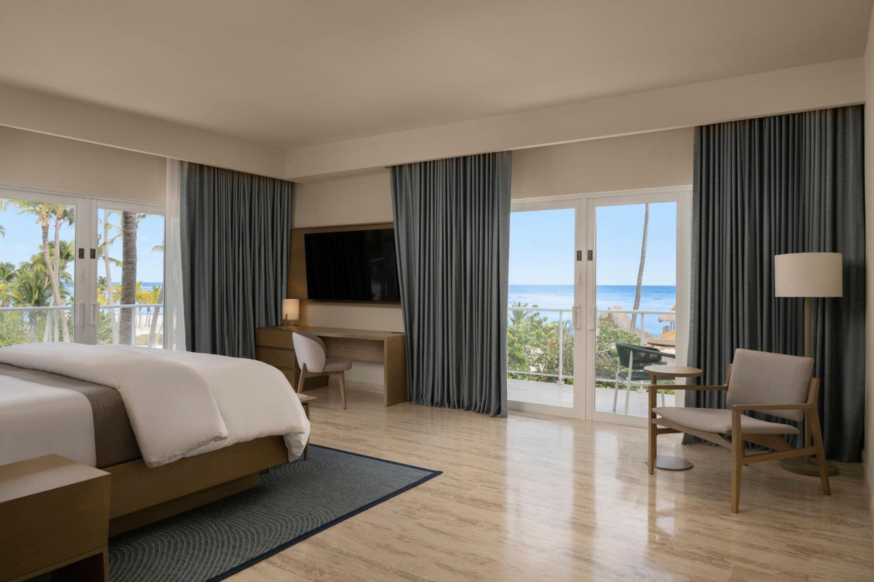 Suite Puntacana, 1 Bedroom Suite, 1 King, Beachfront thumbnail 6
