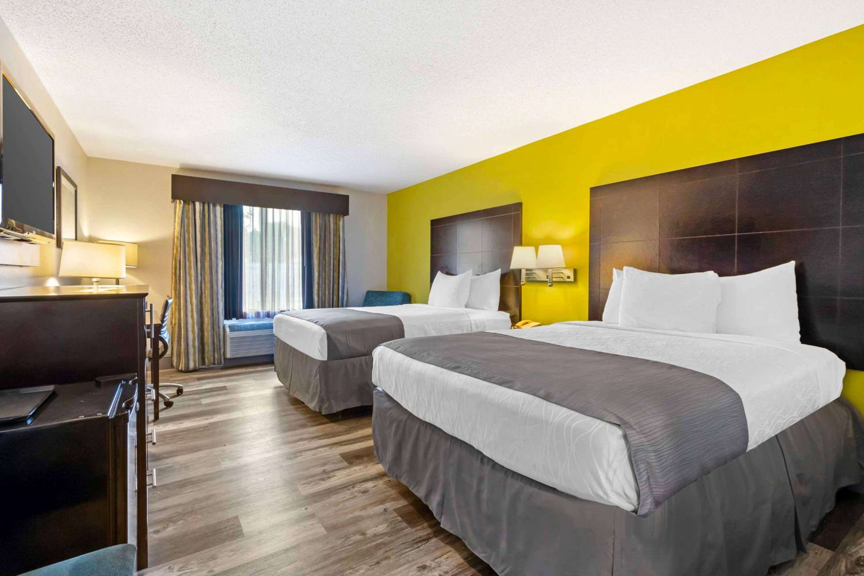 Queen Room with Two Queen Beds - Non-Smoking - Photo 1