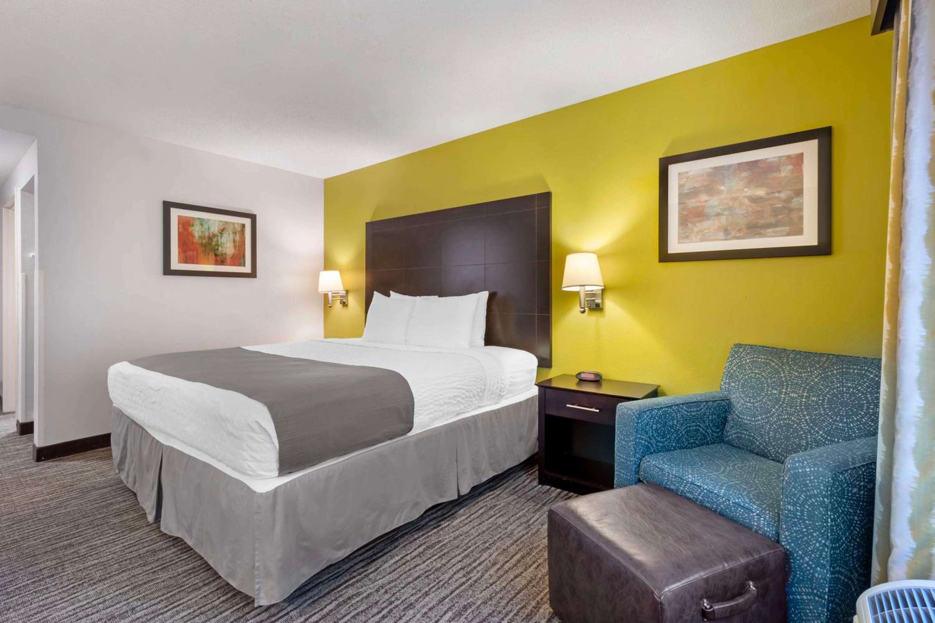 King Room - Non-Smoking - Photo 2