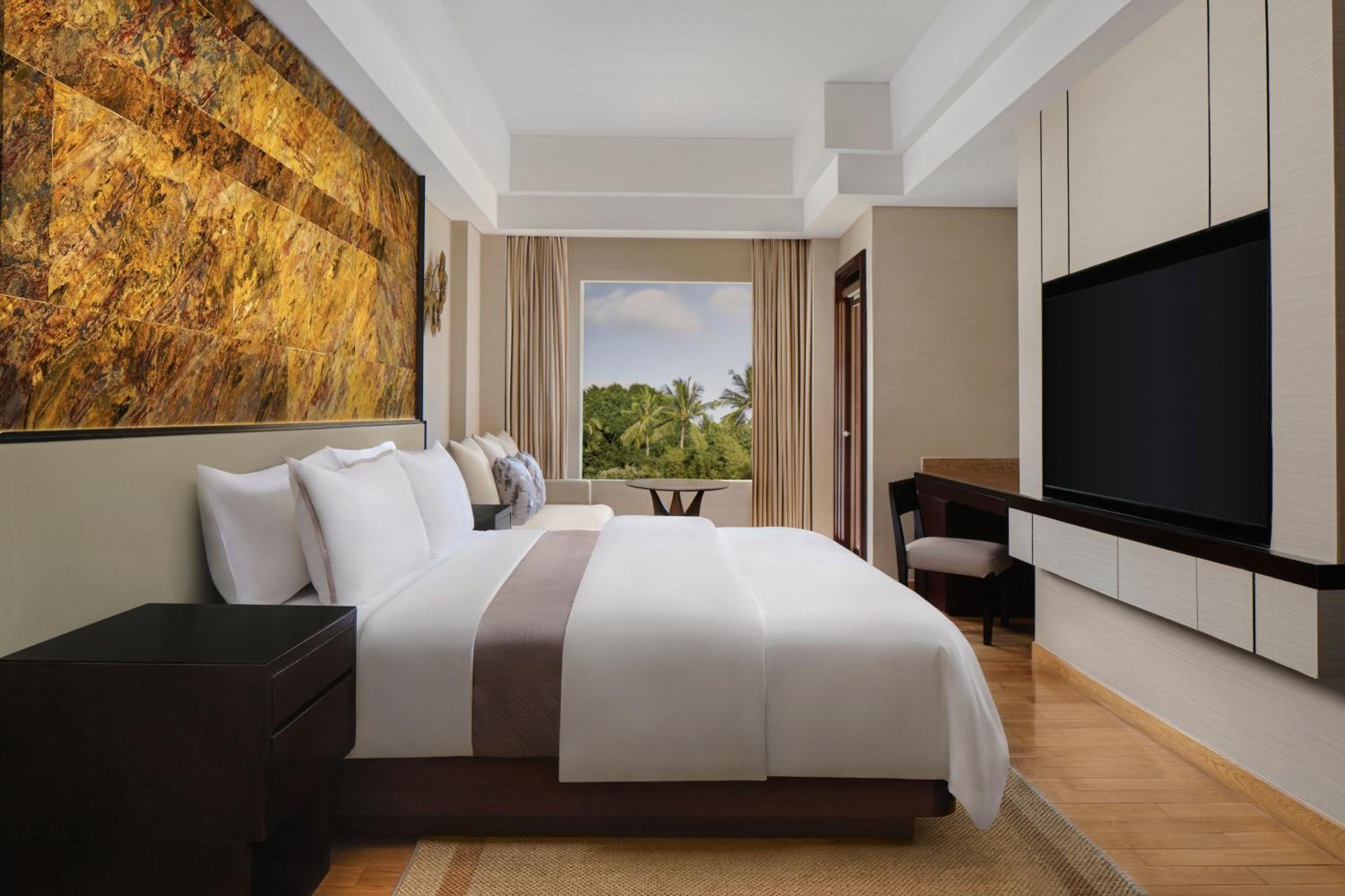 Premium King Room with Free Daily Resort Activities and Kids Amenities photo 3