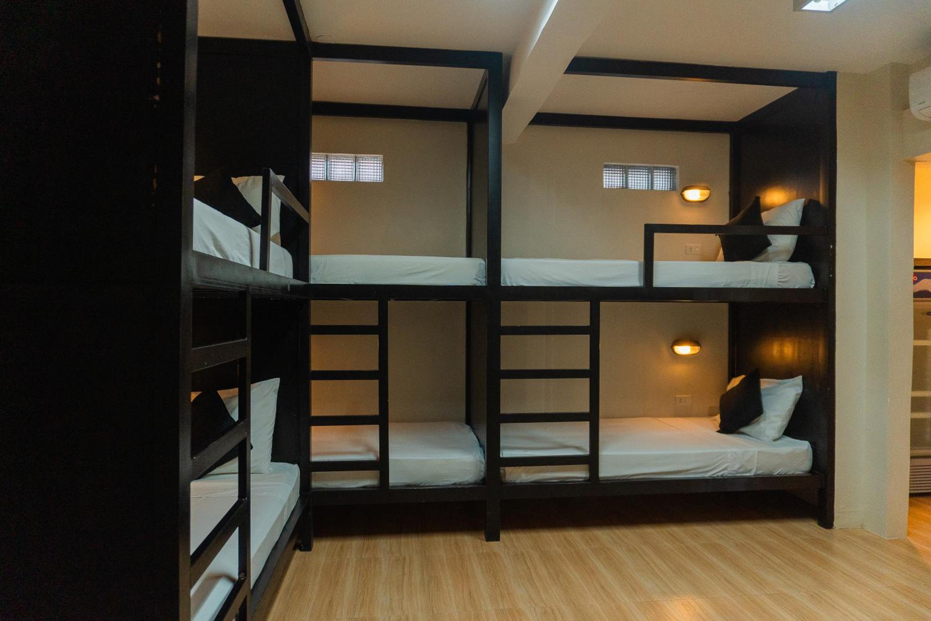 6-Bed Mixed Dormitory Room photo 3