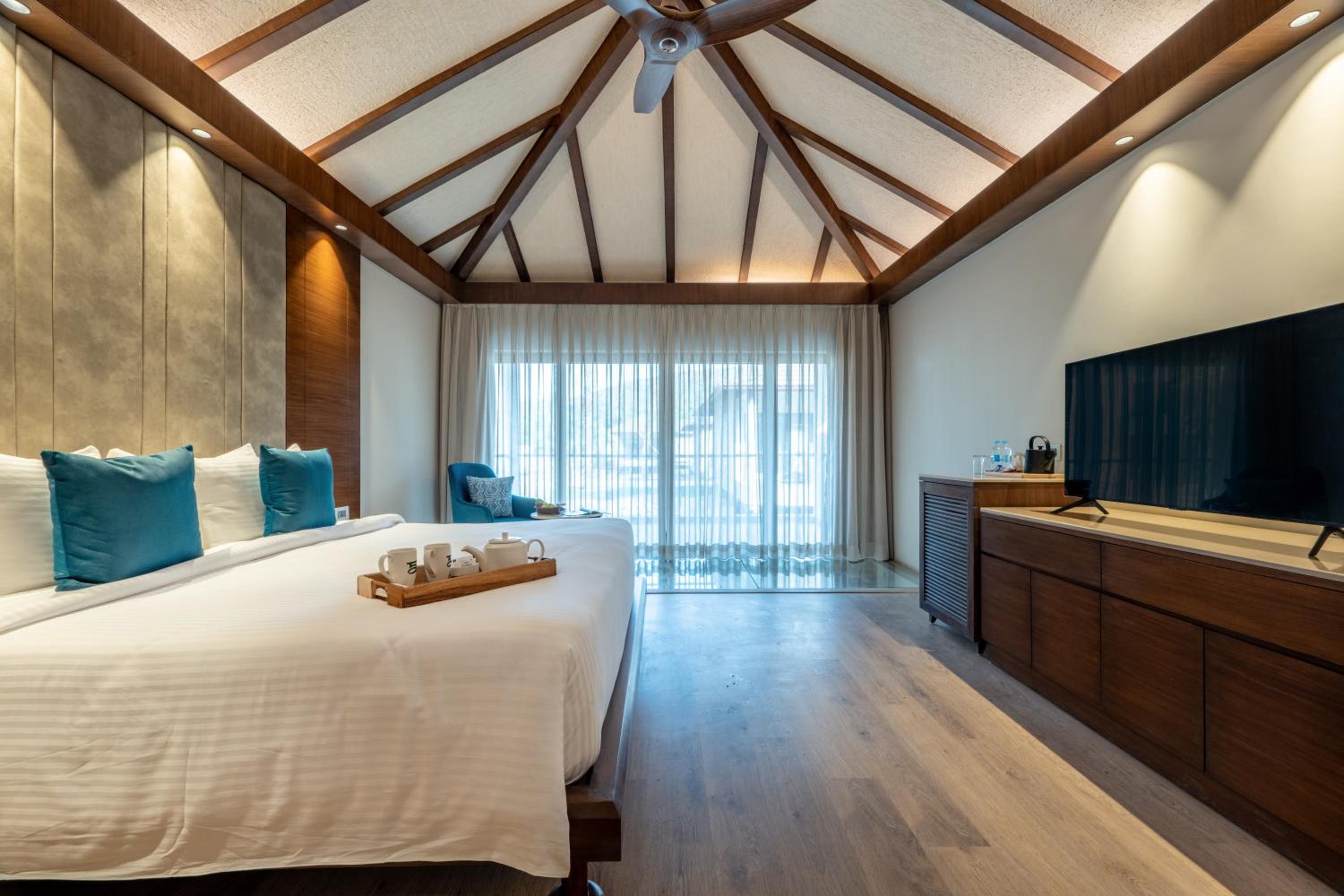 Lagoon Villa: 10% discount on Food & Beverages (excluding In-Room Dining and Liquor), 10% discount on Spa Services, Laundry Services, Complimentary Happy Hour Offer – Buy 1 Get 1 Free, available daily from 11:00 AM to 7:00 PM. - Photo 7