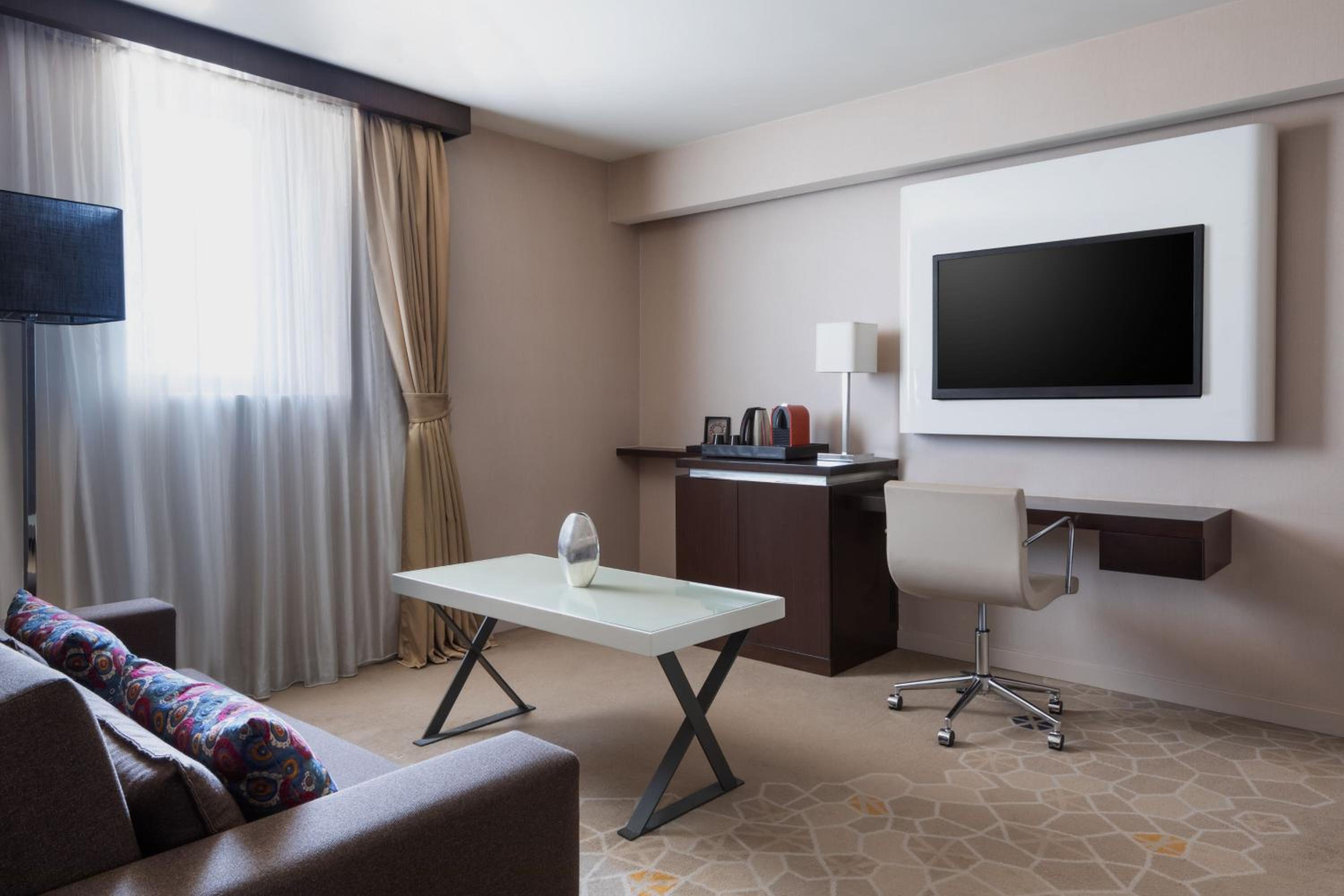 Family Room with City View and Lounge Access