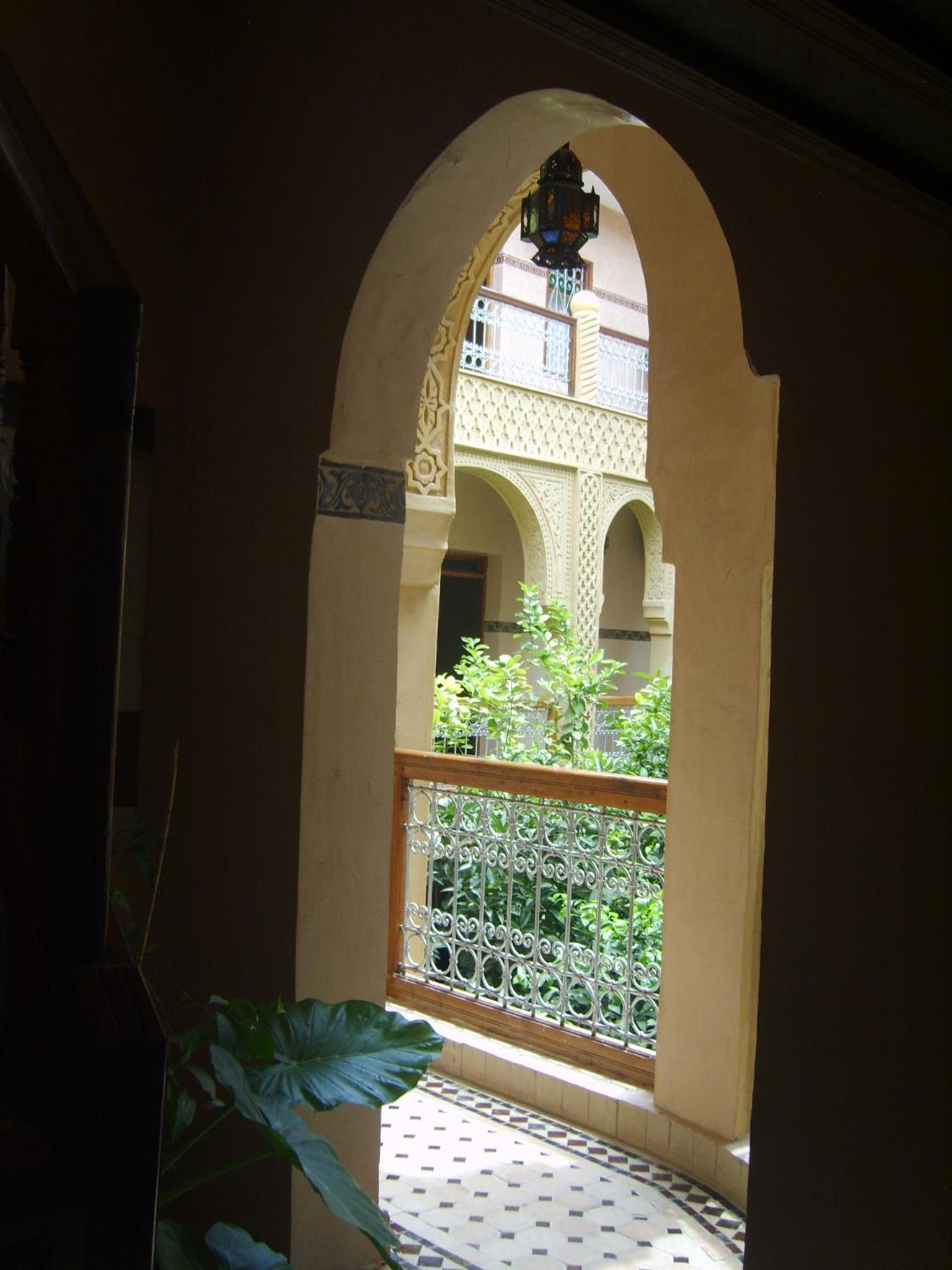 Red Room - Photo 3