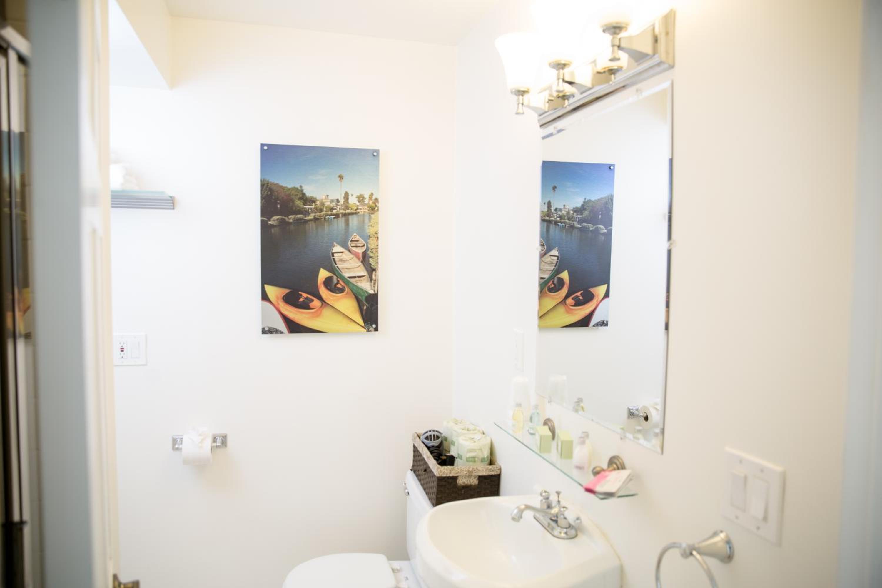 One-Bedroom Suite thumbnail 5