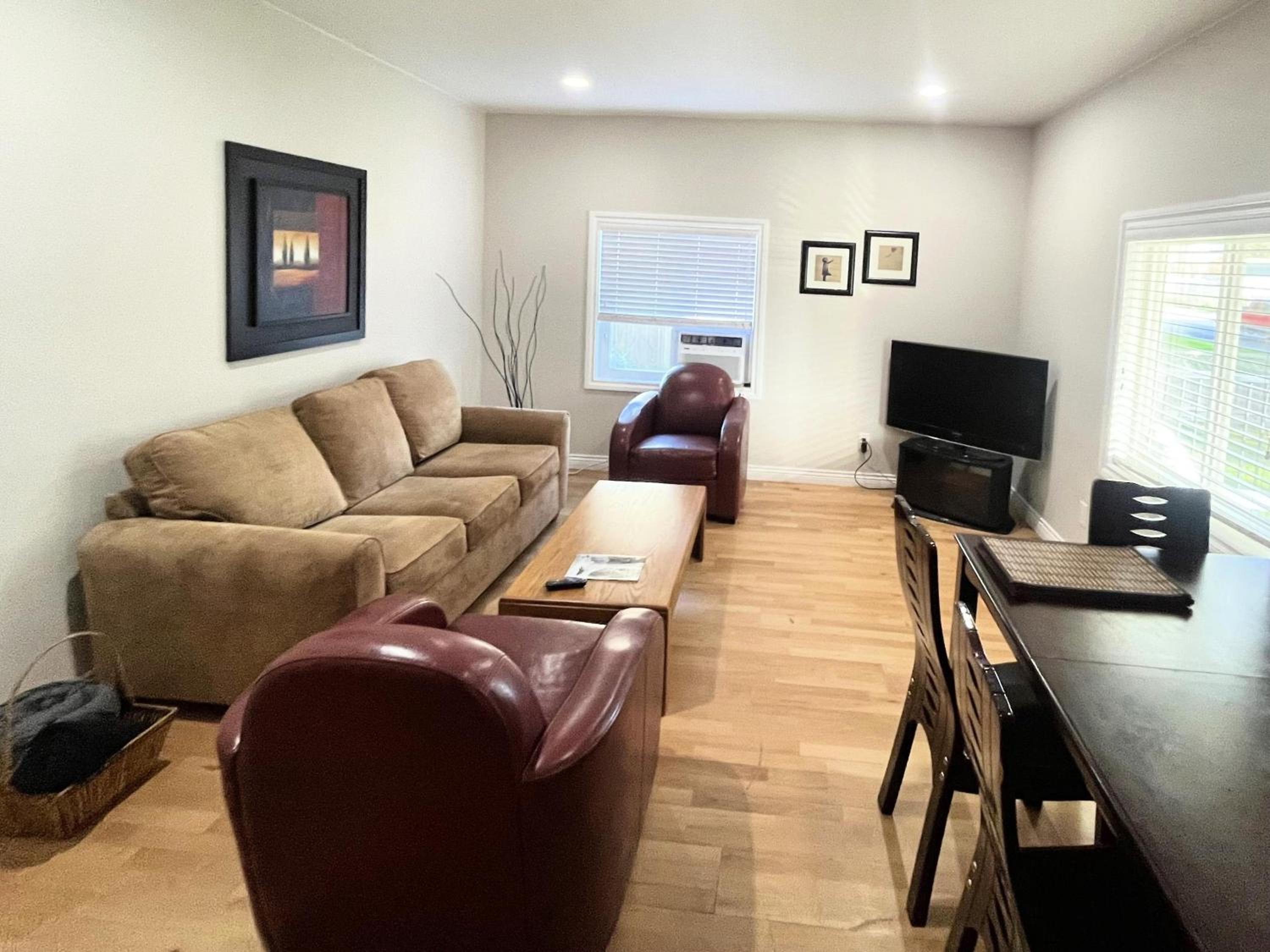 Three-Bedroom House photo 1