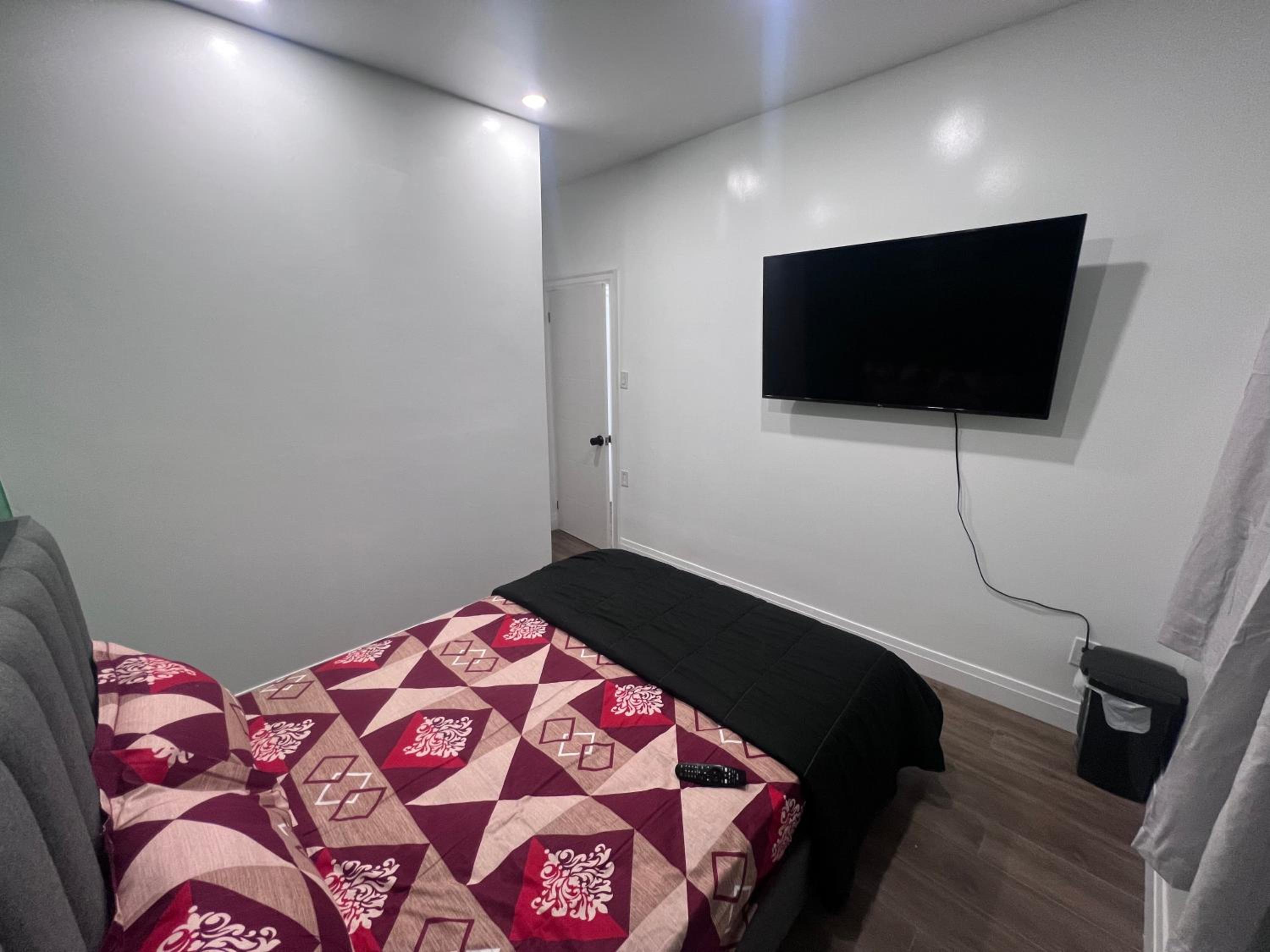 Double Room with Shared Bathroom photo 2
