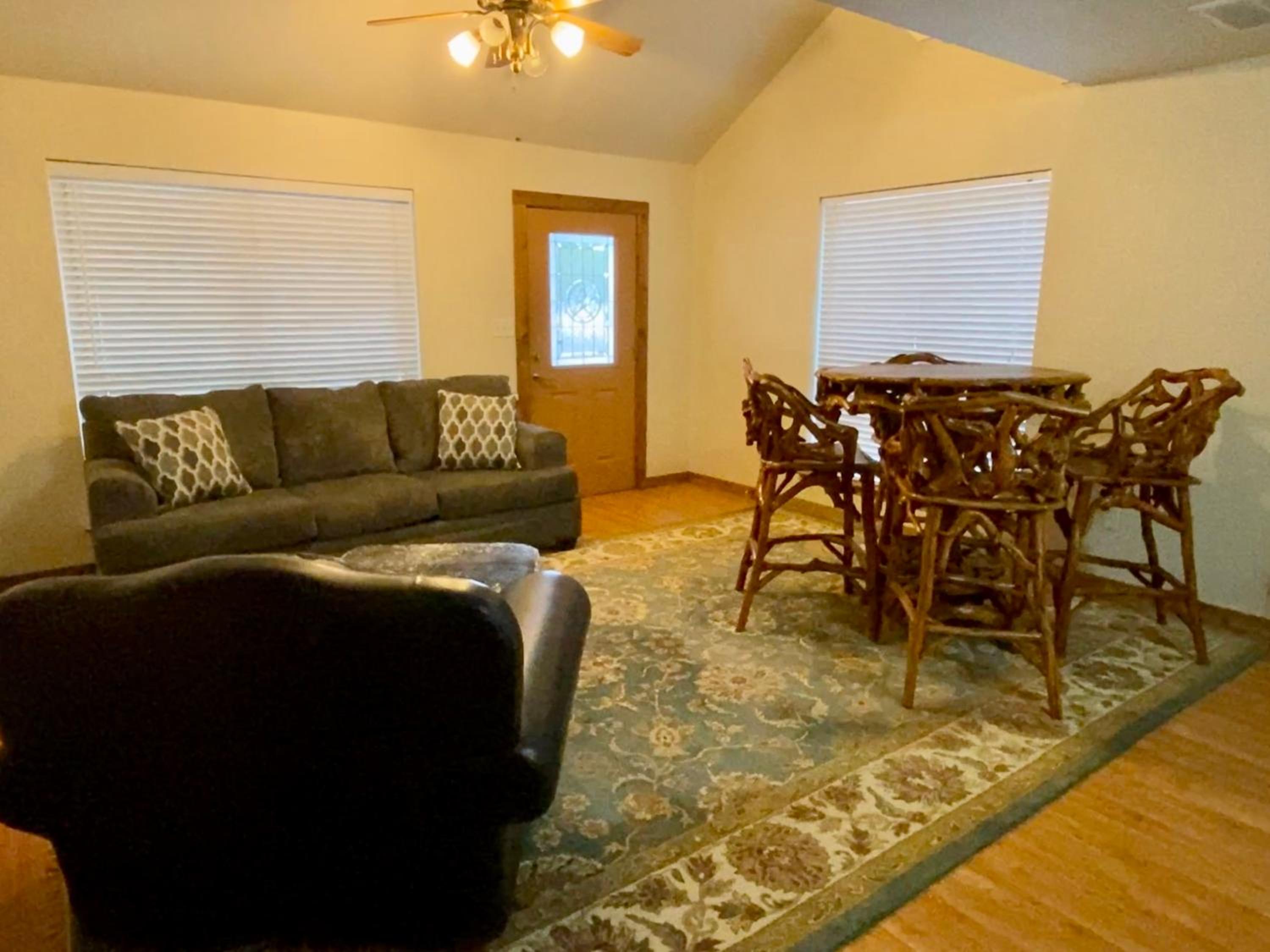 One-Bedroom House photo 1
