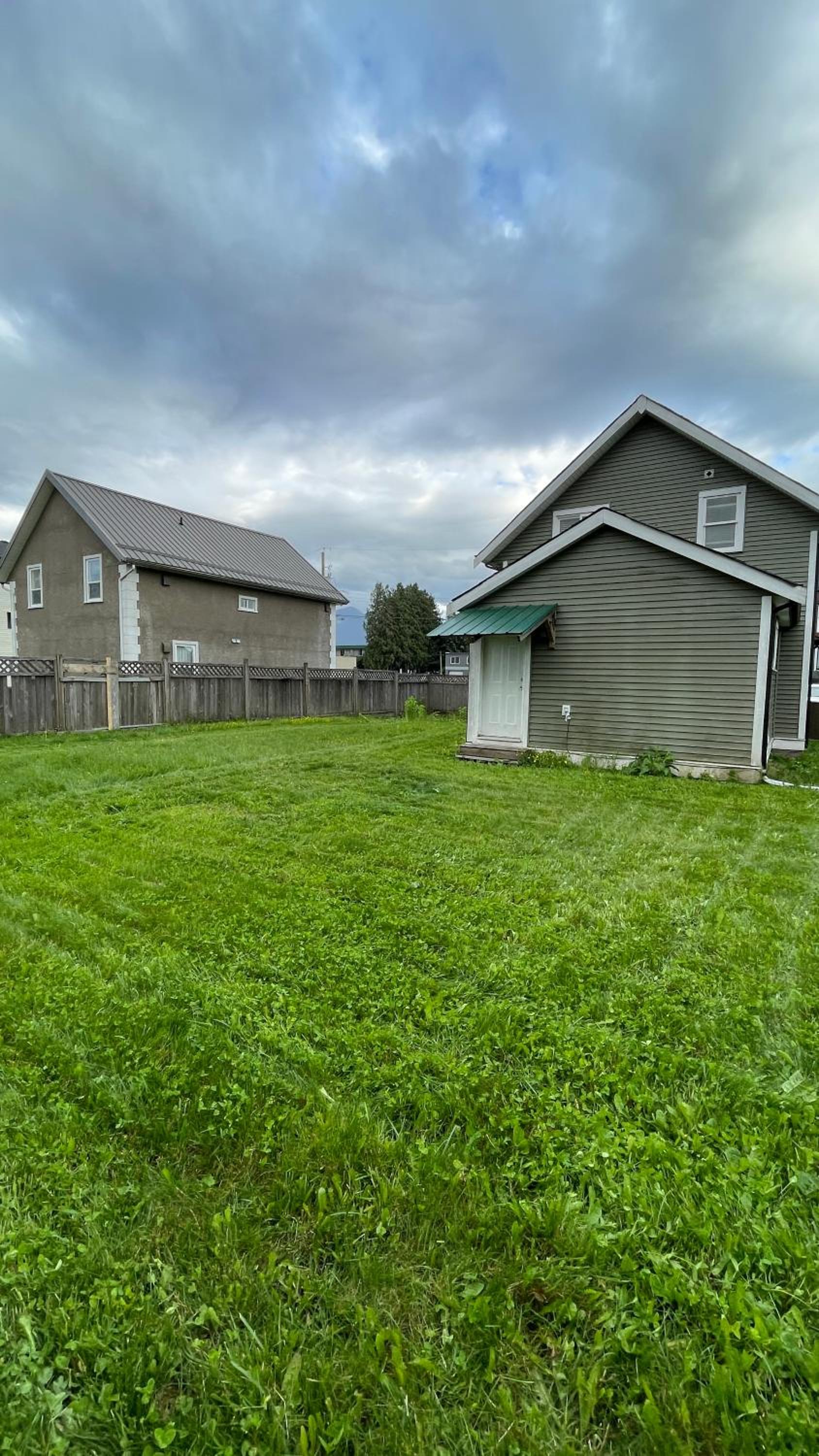 Three-Bedroom House photo 2