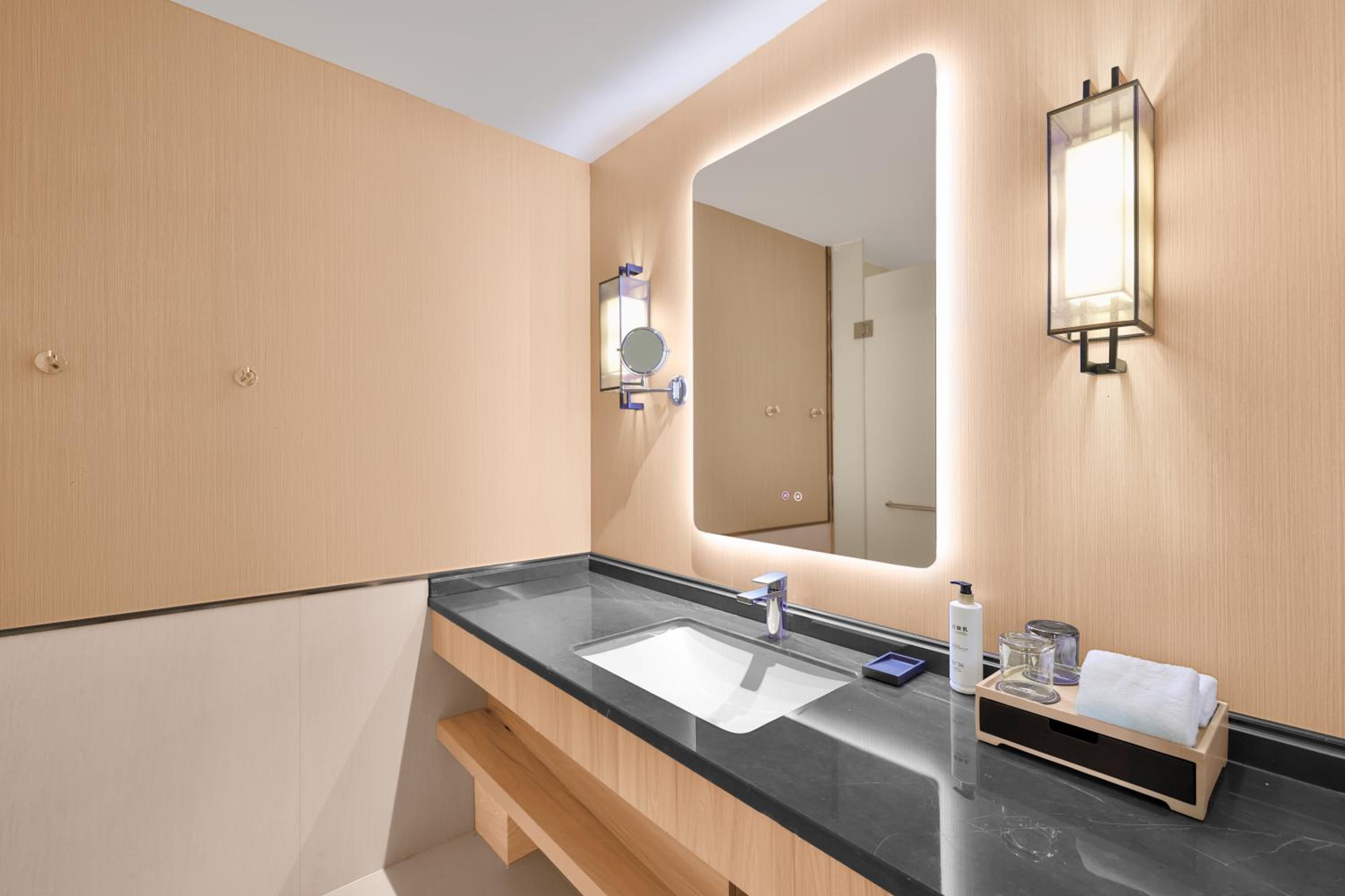Deluxe Twin Room with Garden View photo 2