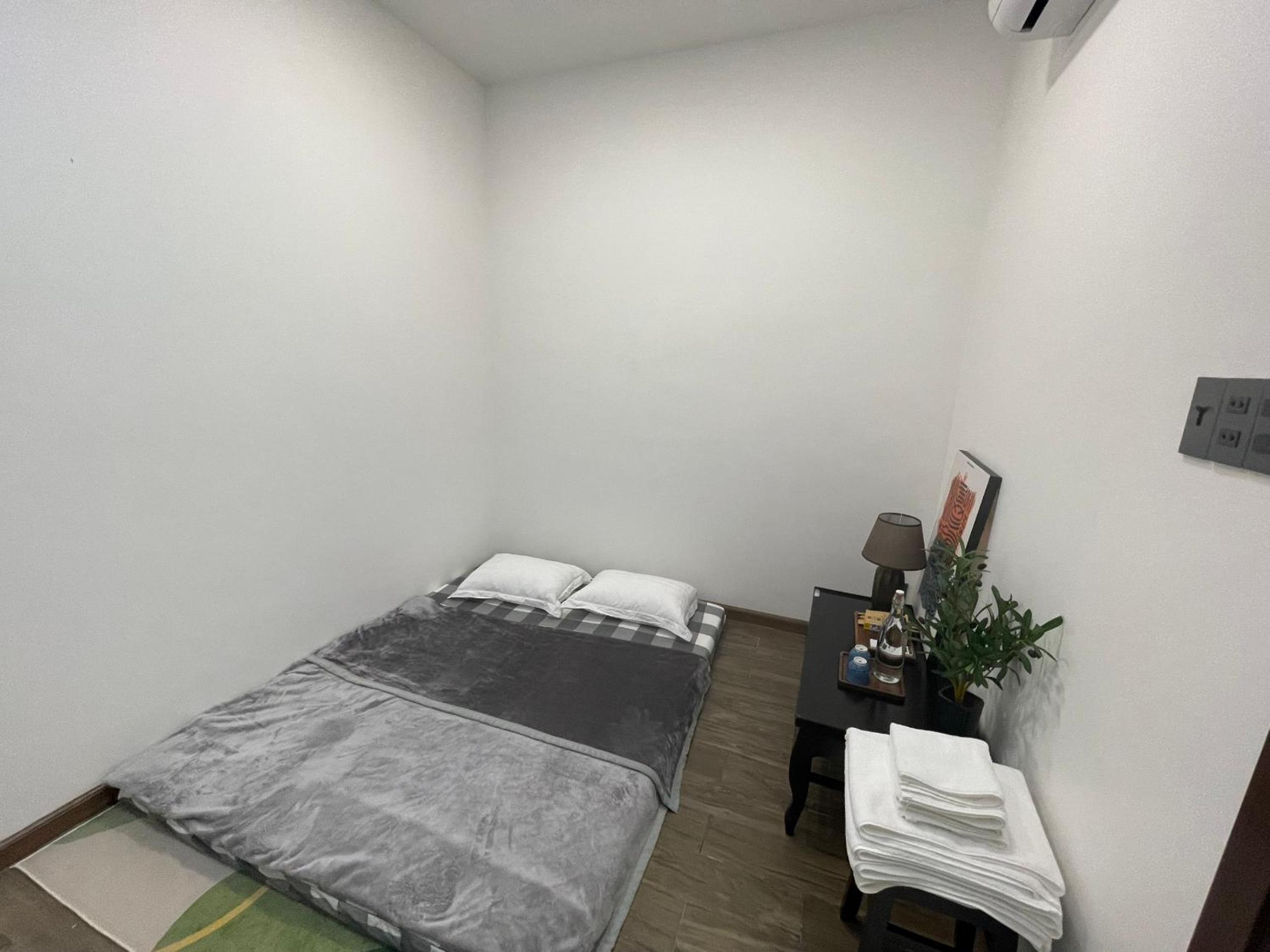 Single Room with Private Bathroom photo 2
