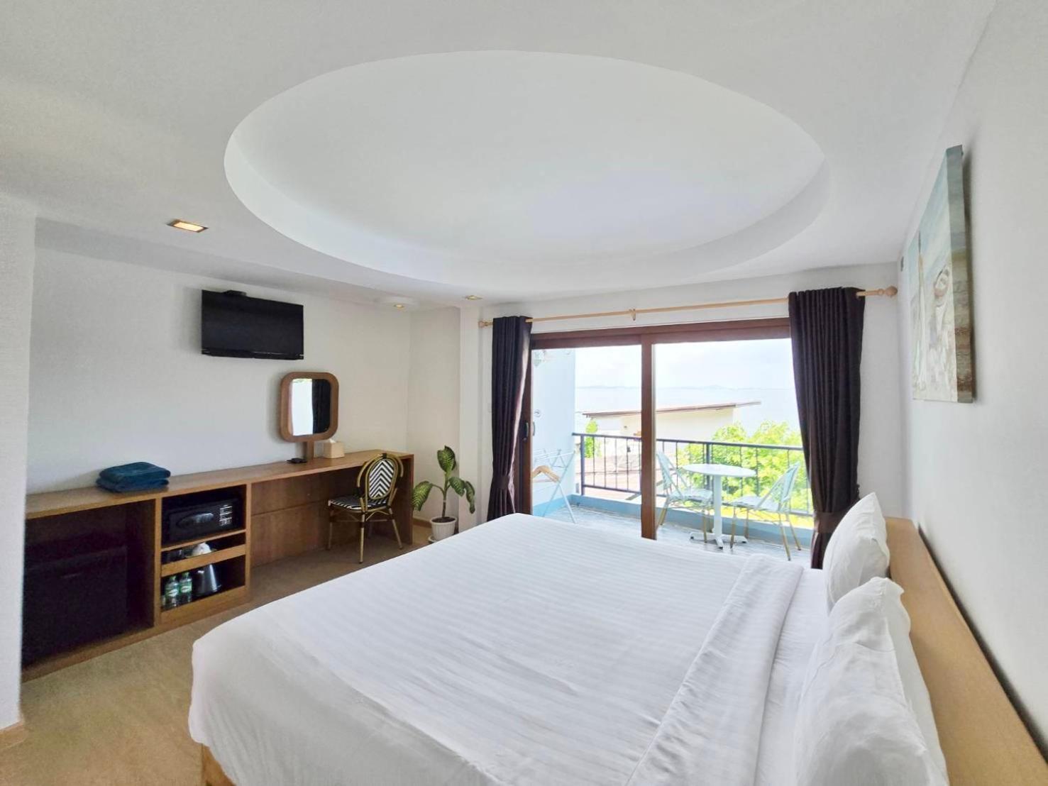 Double Room with Partial Sea View photo 3