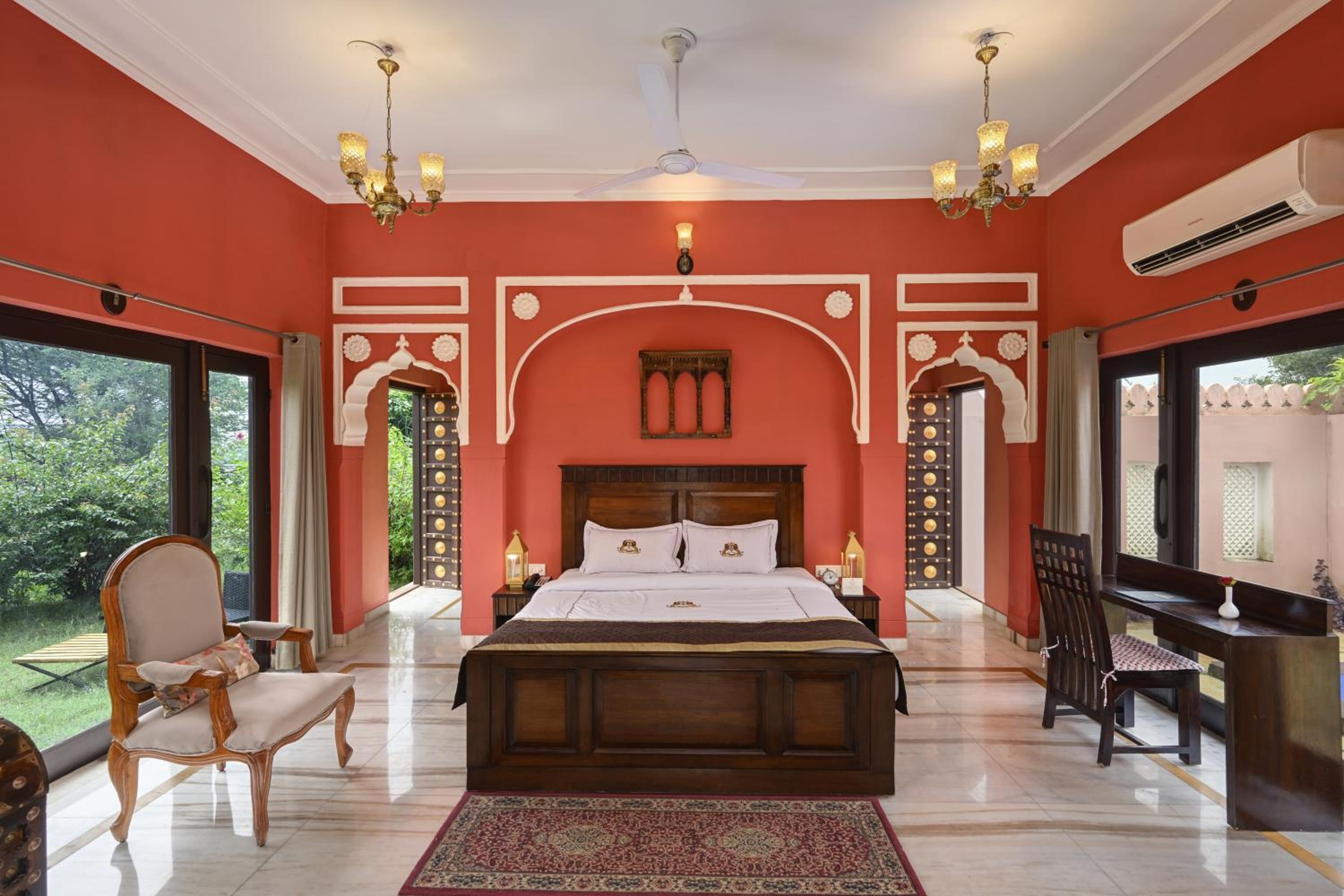 Superior King Room: 15% off on Food, 10 % off on Laundry Service photo 2