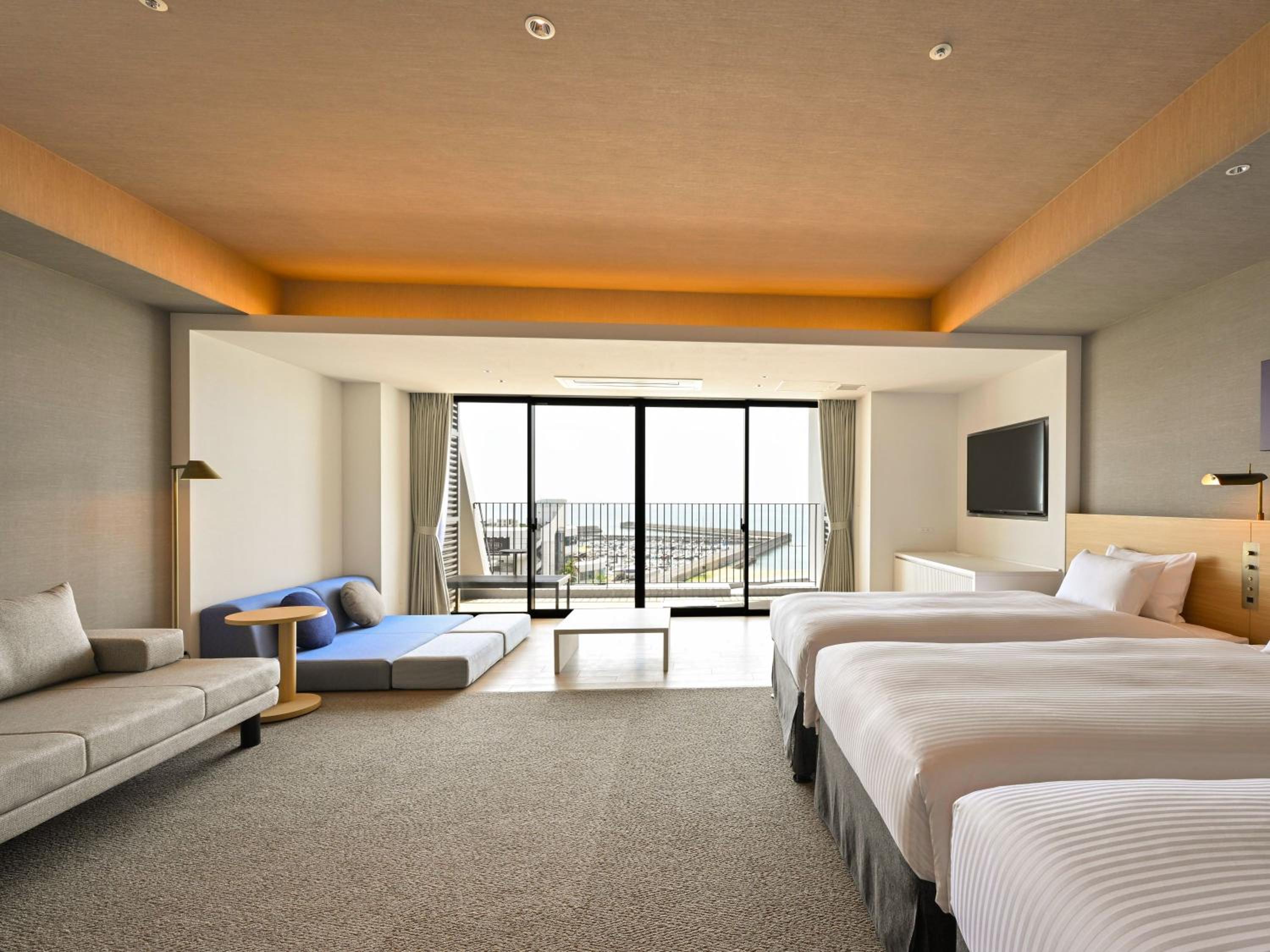 Family Room with Sea View photo 2