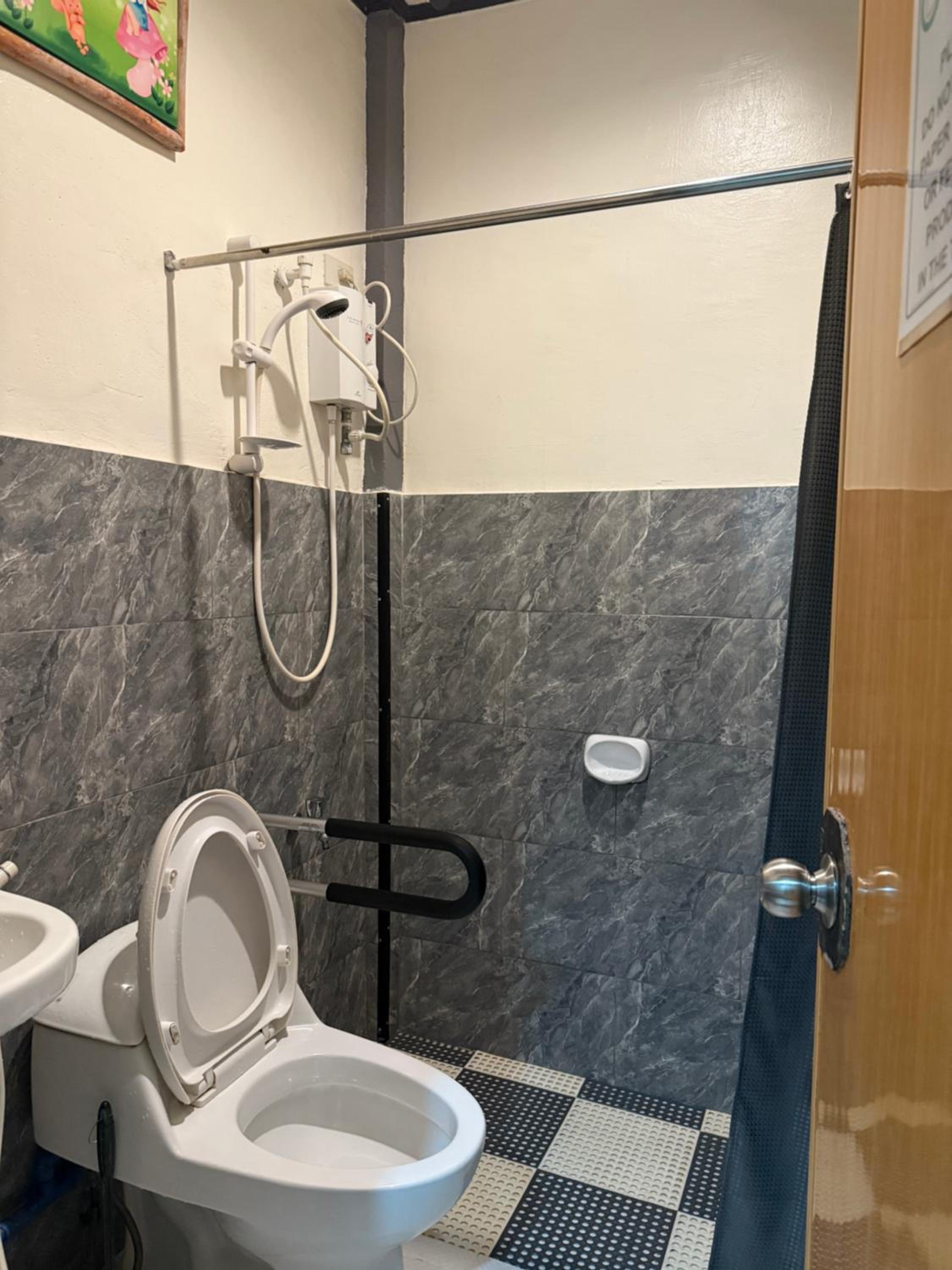 Family Room with Bathroom photo 2