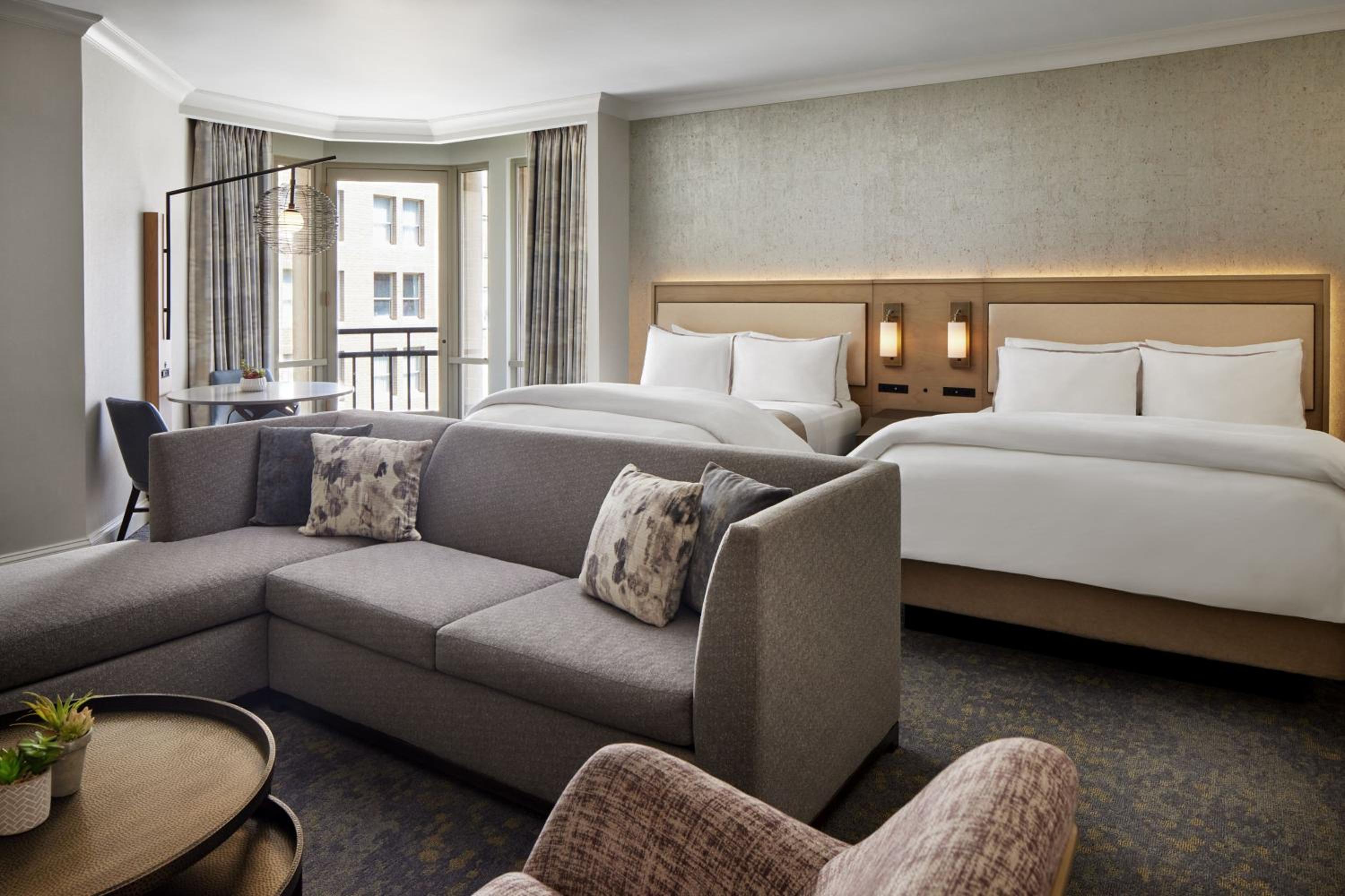 Premium Studio Suite with Two Queen Beds with Sofa Bed and Courtyard View - Photo 7