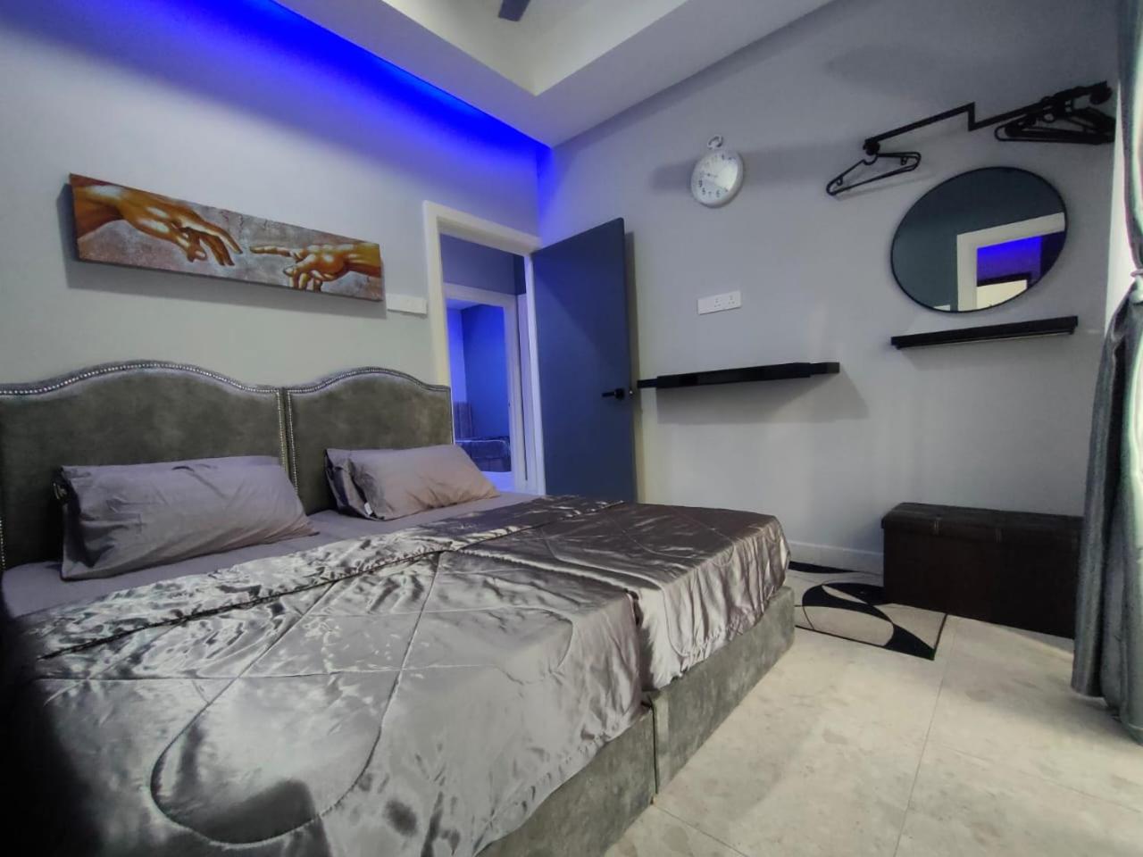 Three-Bedroom House photo 3