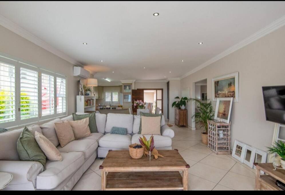 Three-Bedroom Apartment with Ocean View photo 1