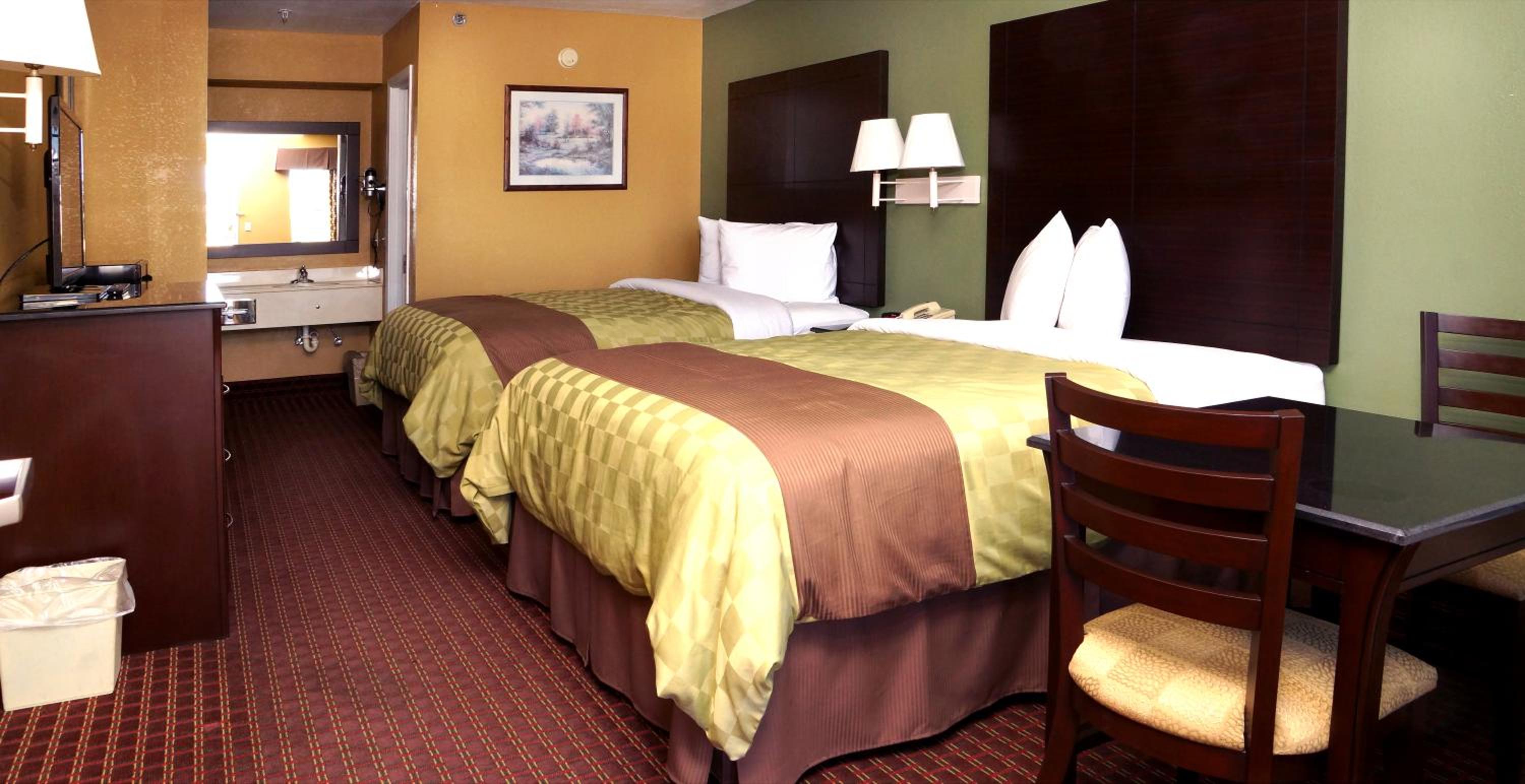 Double Queen Room with Two Queen Beds - Smoking photo 1