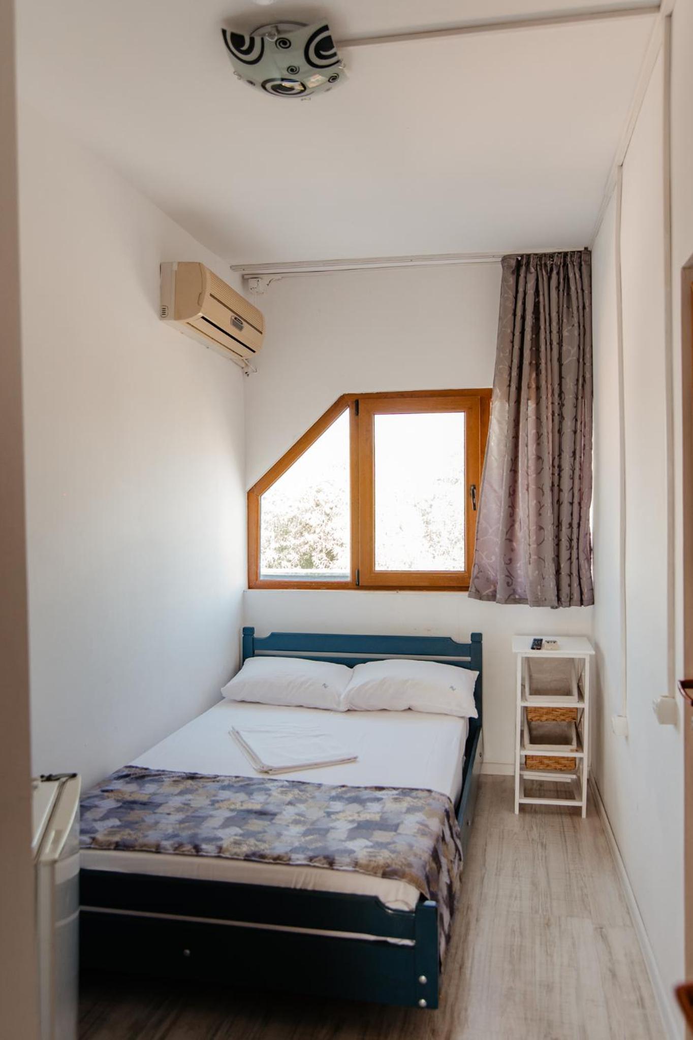 Budget Double Room photo 3