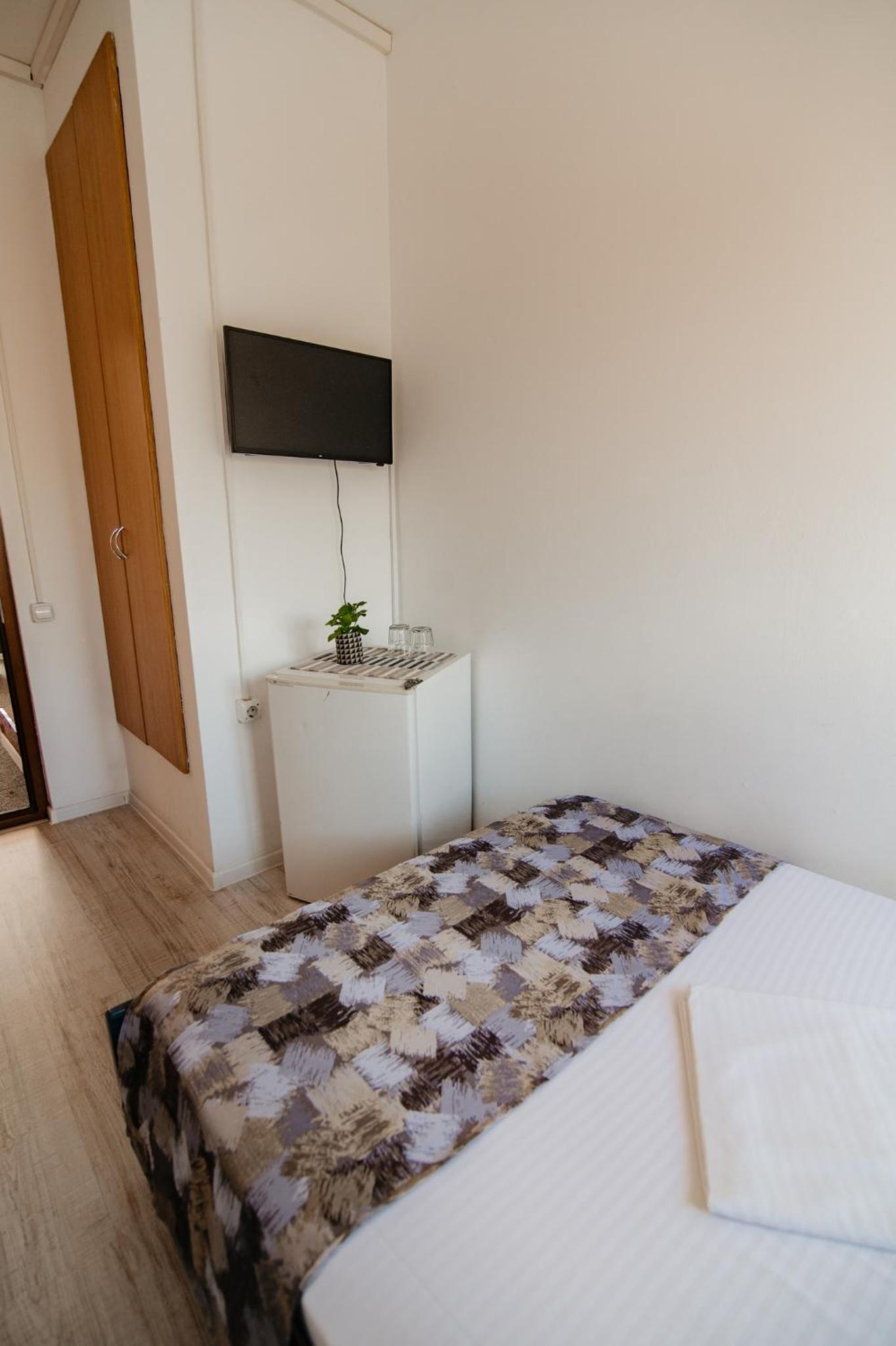 Budget Double Room photo 2