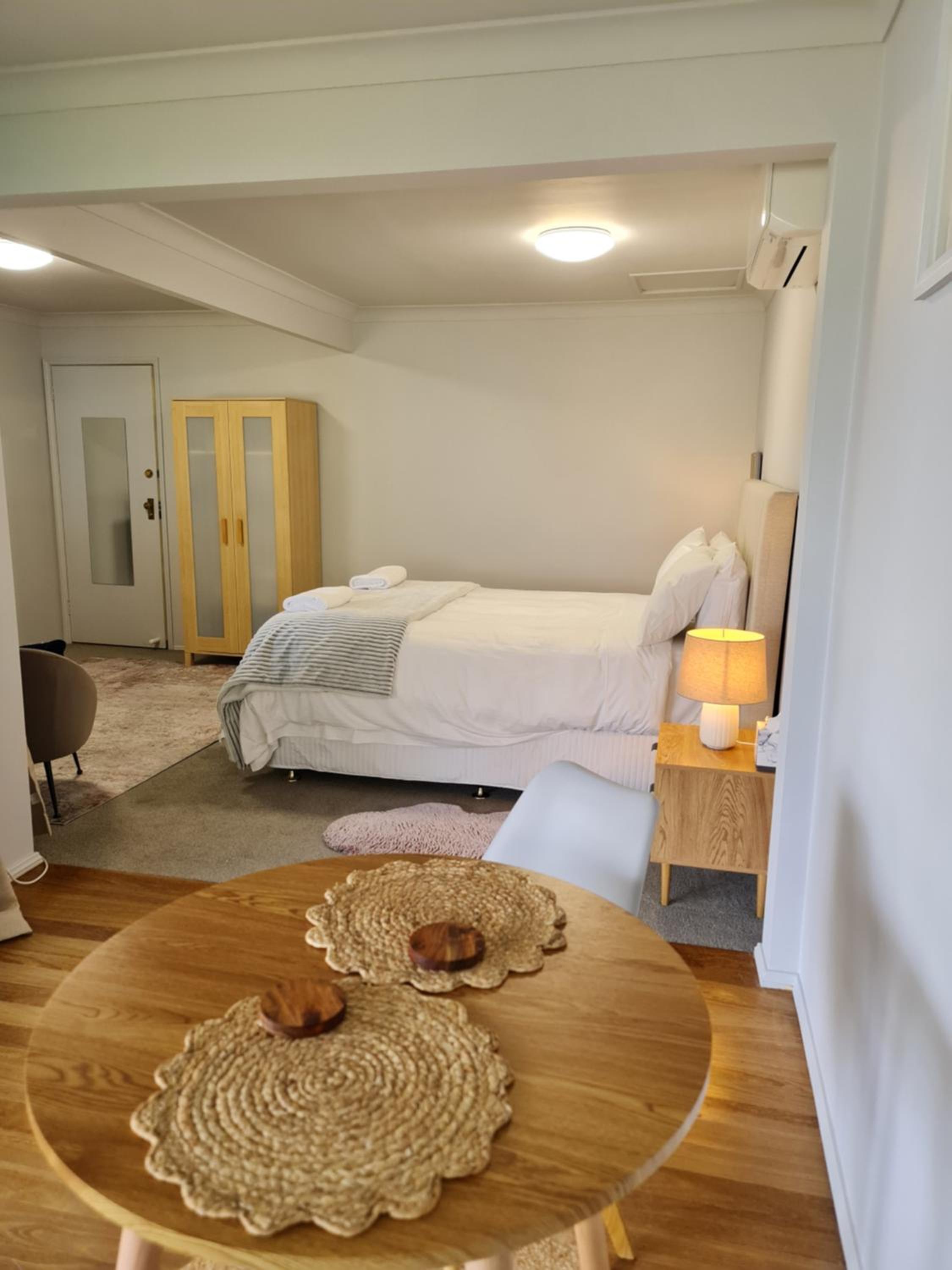 One-Bedroom Apartment photo 2