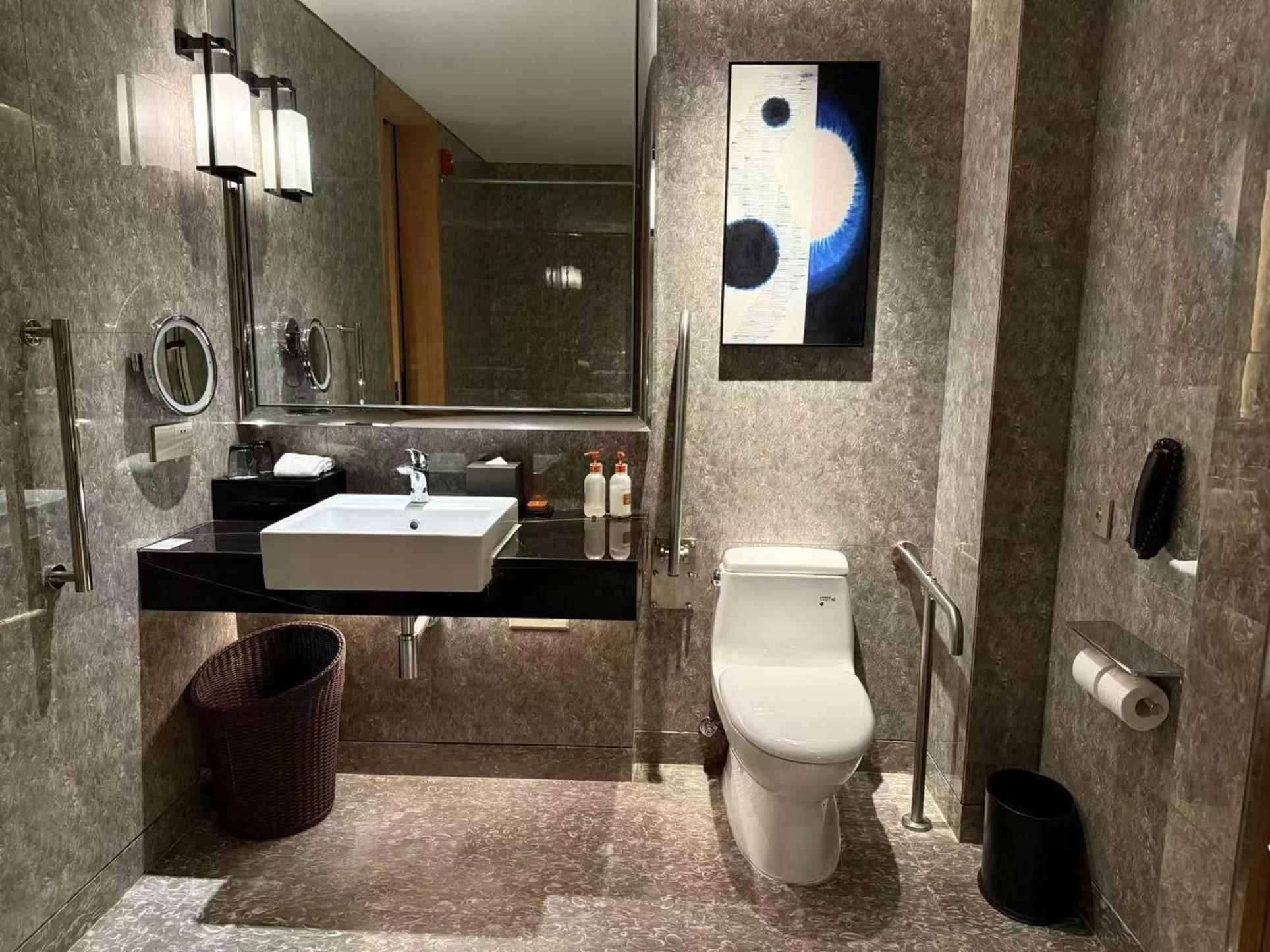 Double Room with Mobility Accessible Roll In Shower