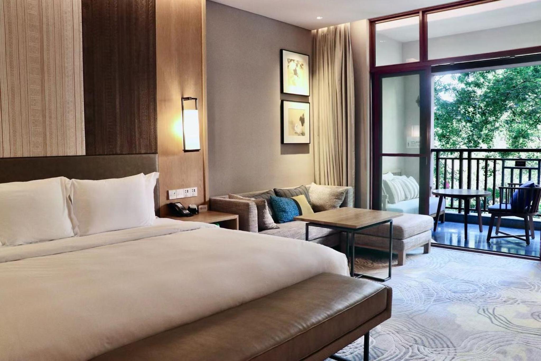 Standard King Room with Lounge Access - Pet Friendly