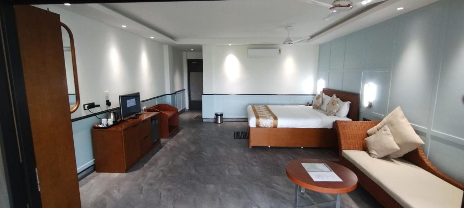 Quadruple Room with Balcony photo 2