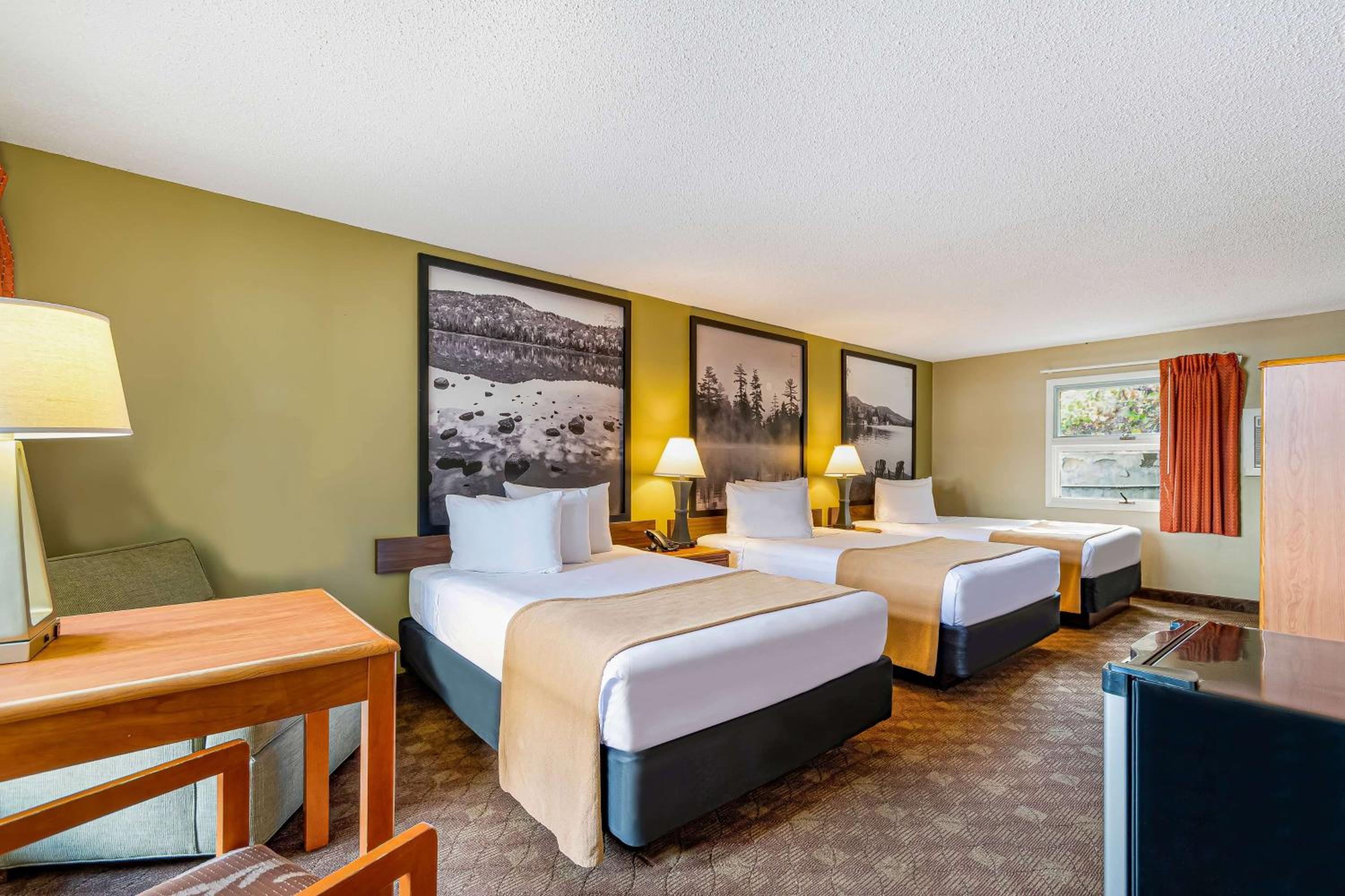 Double Room with Three Double Beds - Non-Smoking photo 1