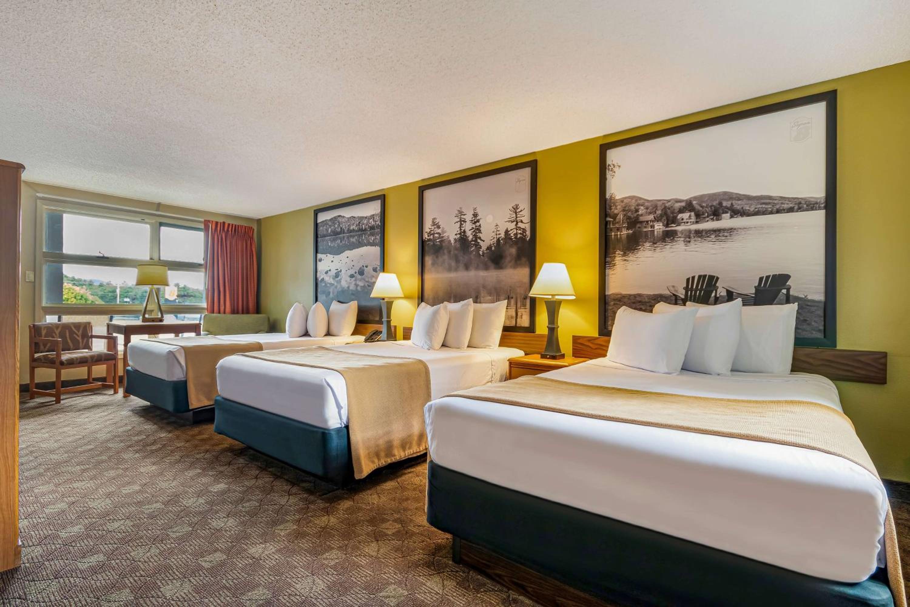 Double Room with Three Double Beds - Non-Smoking photo 3