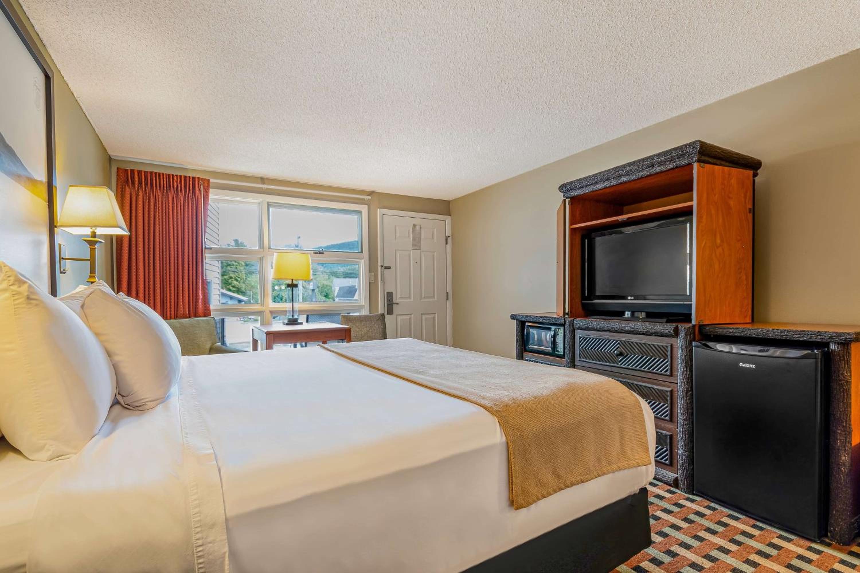 King Room - Non-Smoking - Photo 2