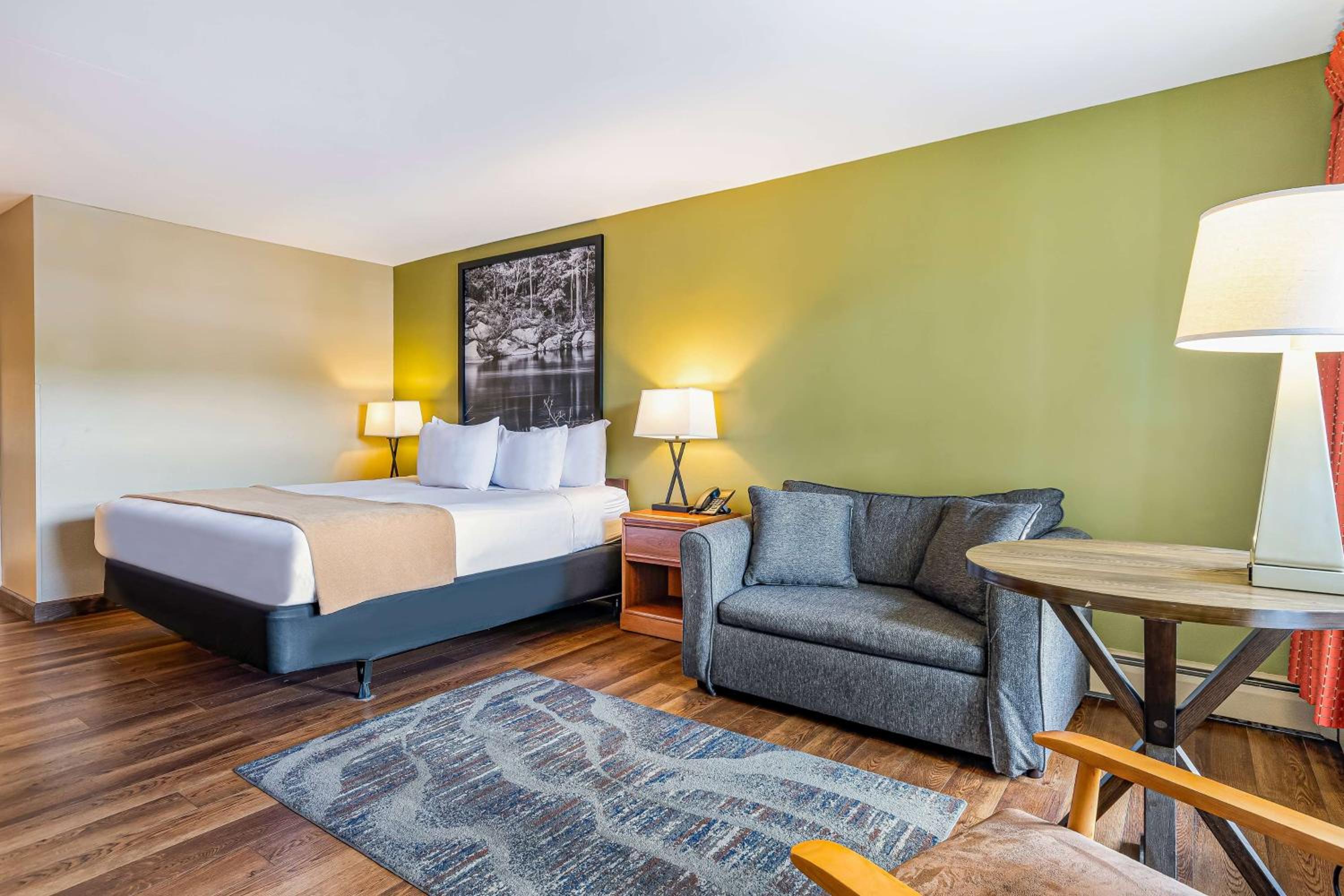 King Room with Sofa Bed - Non-Smoking - Photo 1